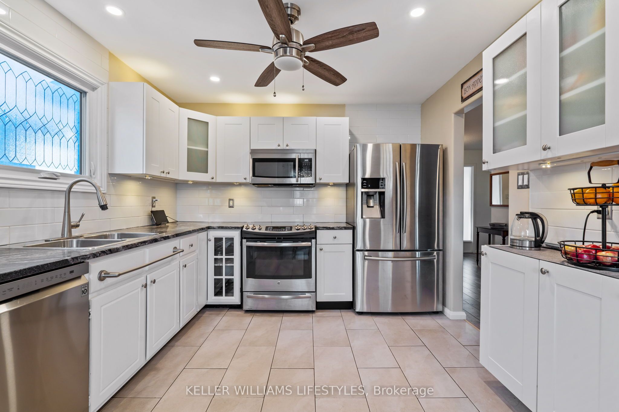 200 Bournemouth Dr Property Photo 15