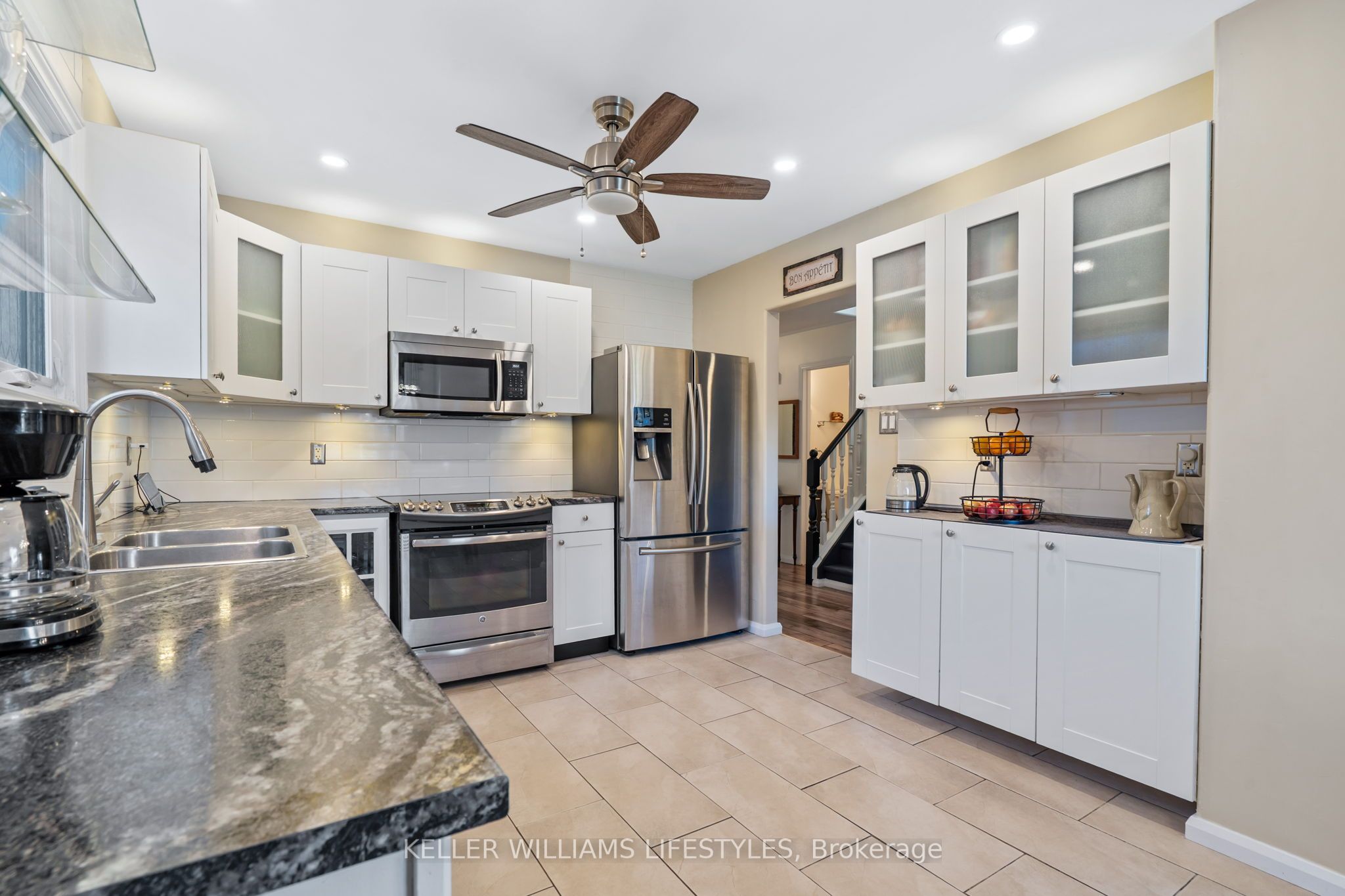 200 Bournemouth Dr Property Photo 16