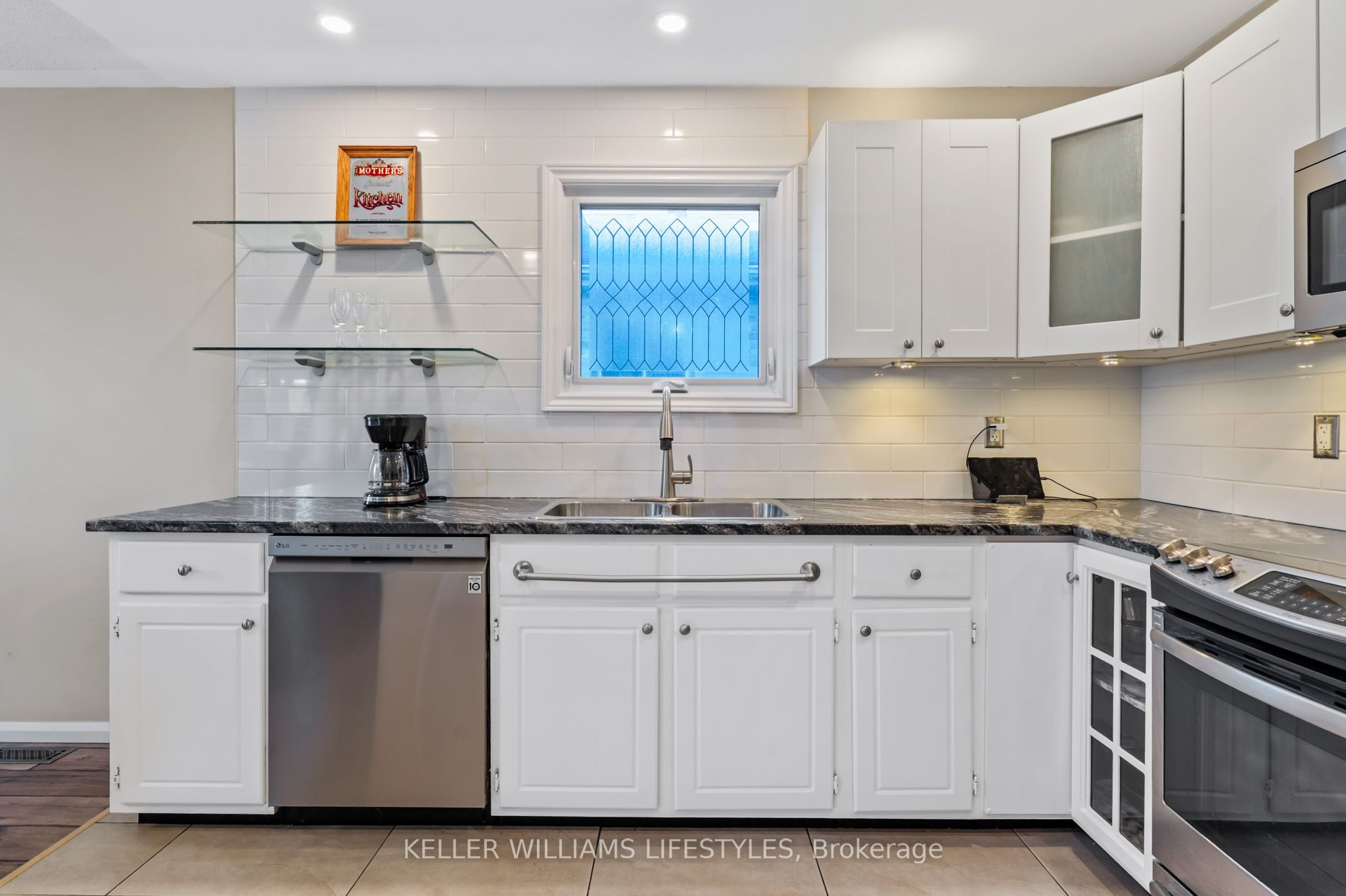 200 Bournemouth Dr Property Photo 17