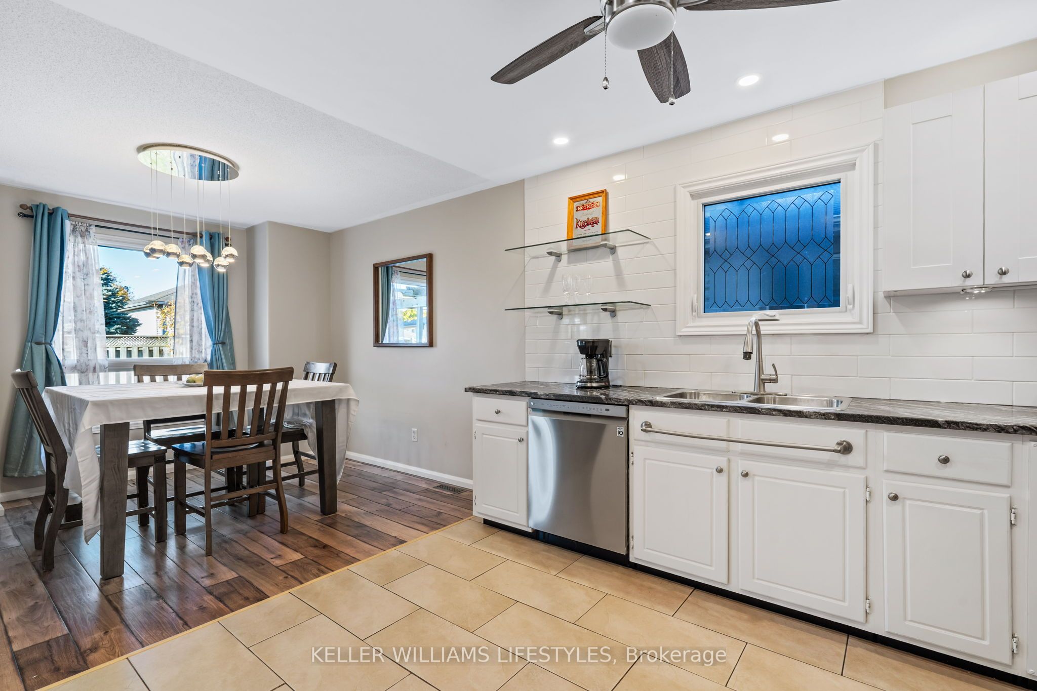 200 Bournemouth Dr Property Photo 19