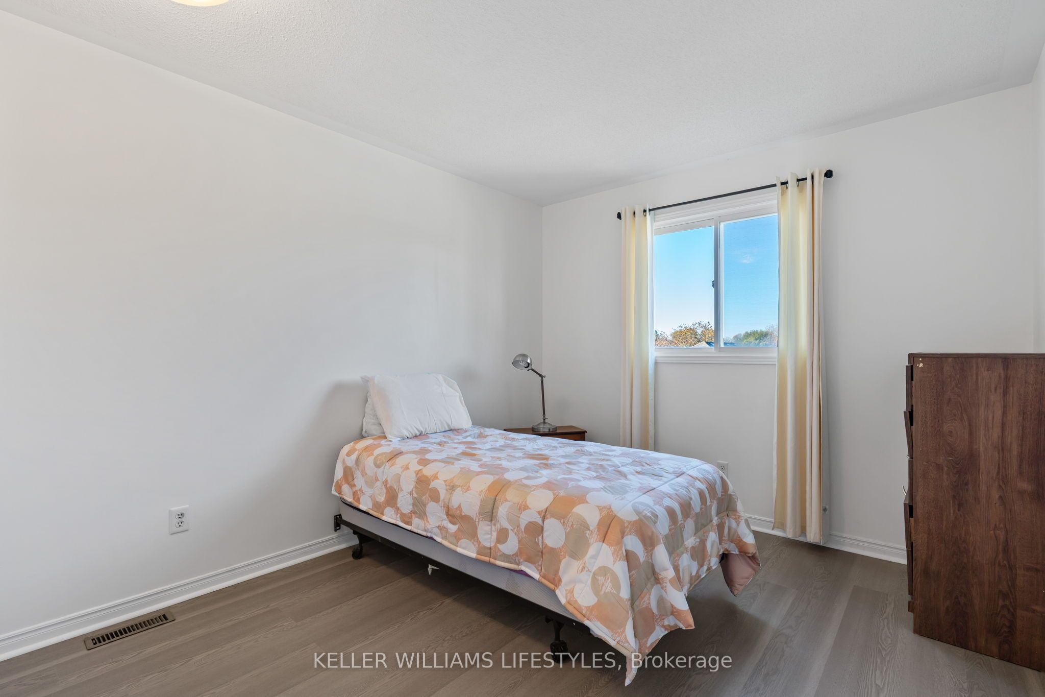 200 Bournemouth Dr Property Photo 25