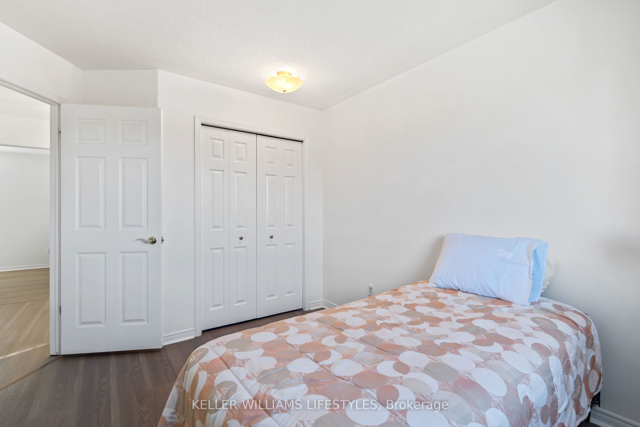 200 Bournemouth Dr Property Photo 27