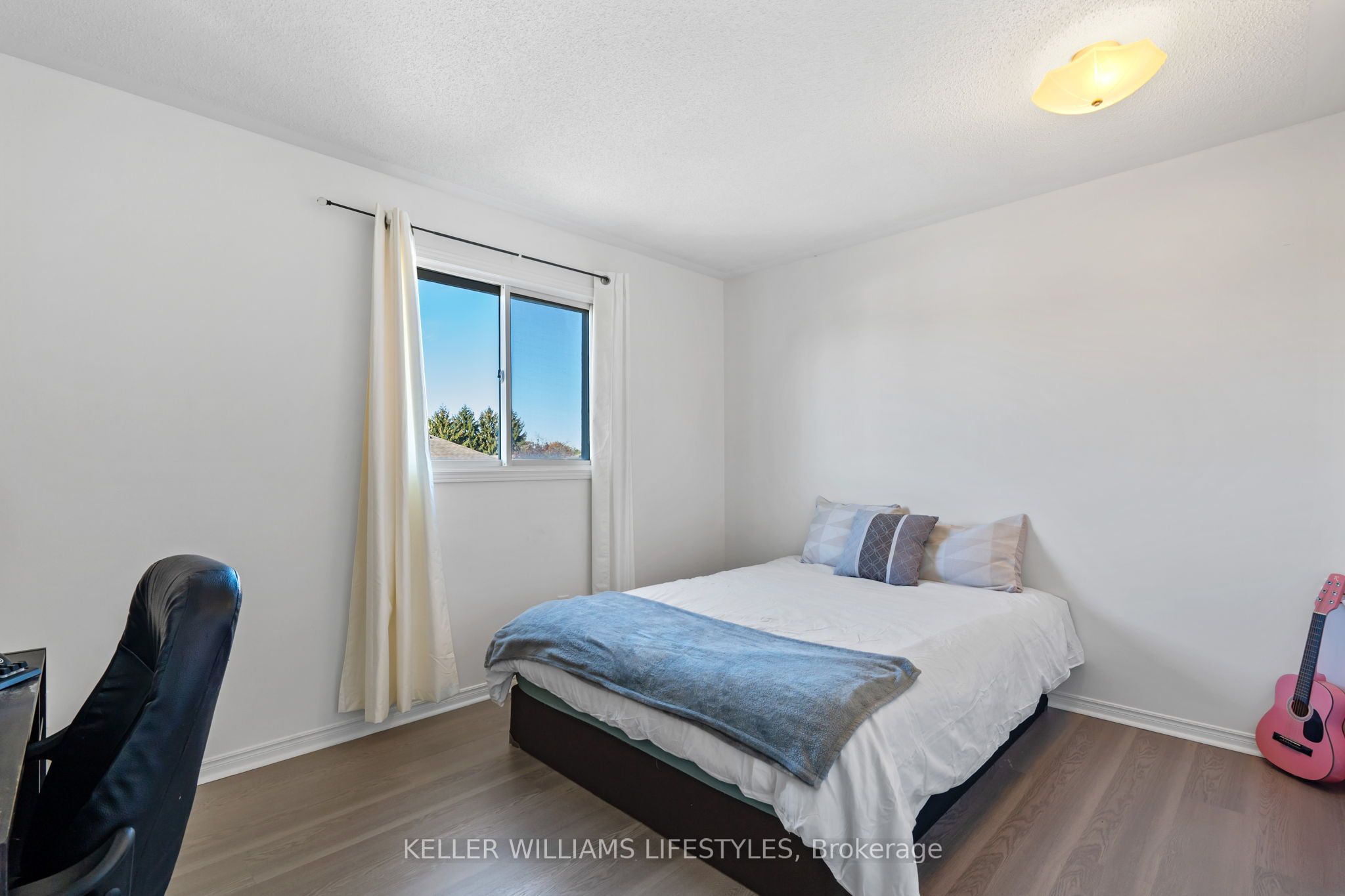 200 Bournemouth Dr Property Photo 28