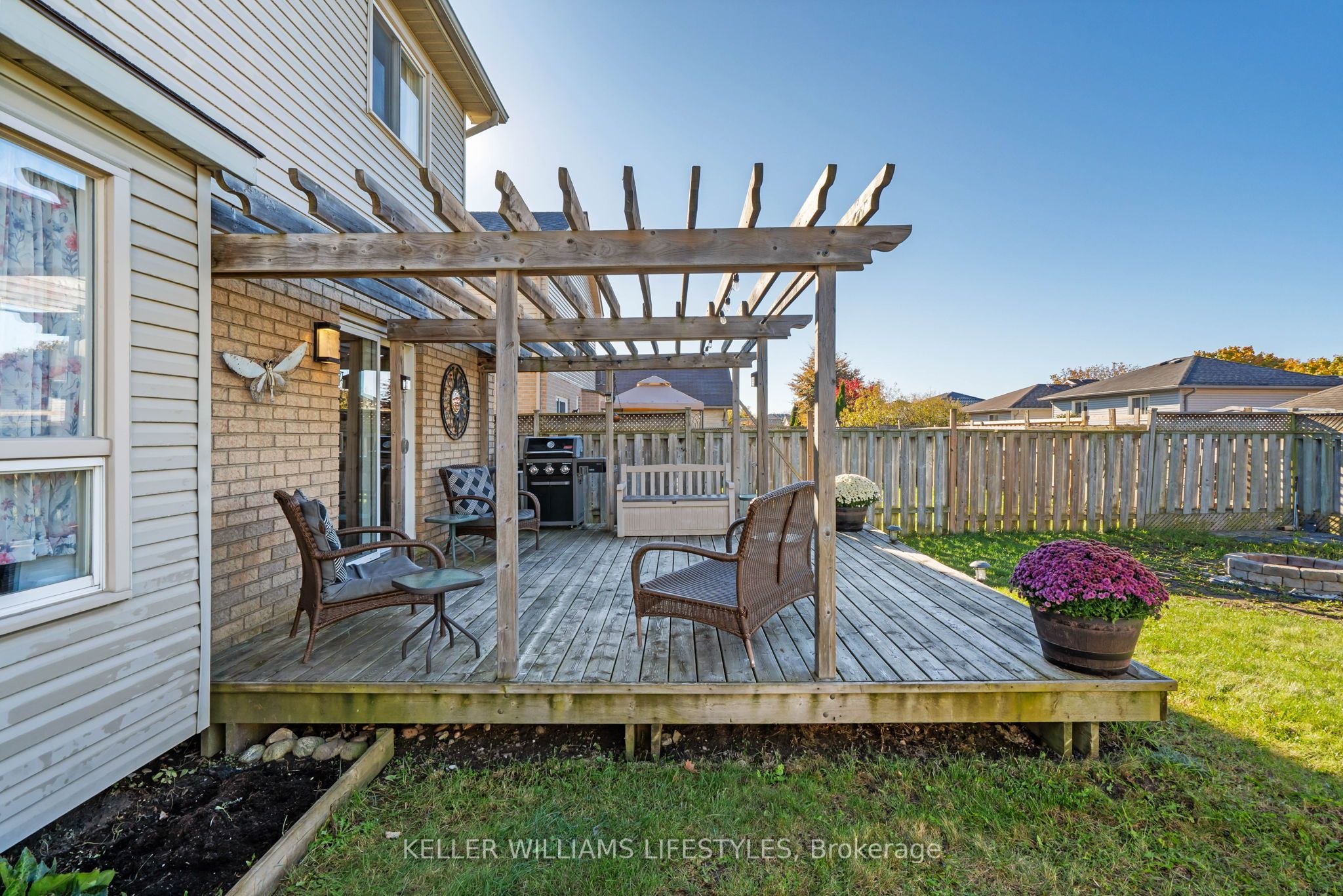 200 Bournemouth Dr Property Photo 36