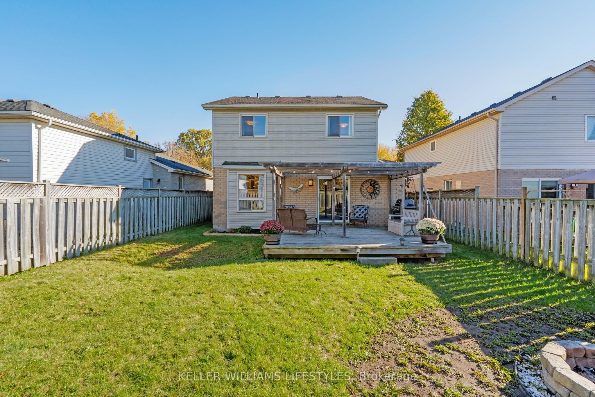 200 Bournemouth Dr Property Photo 37