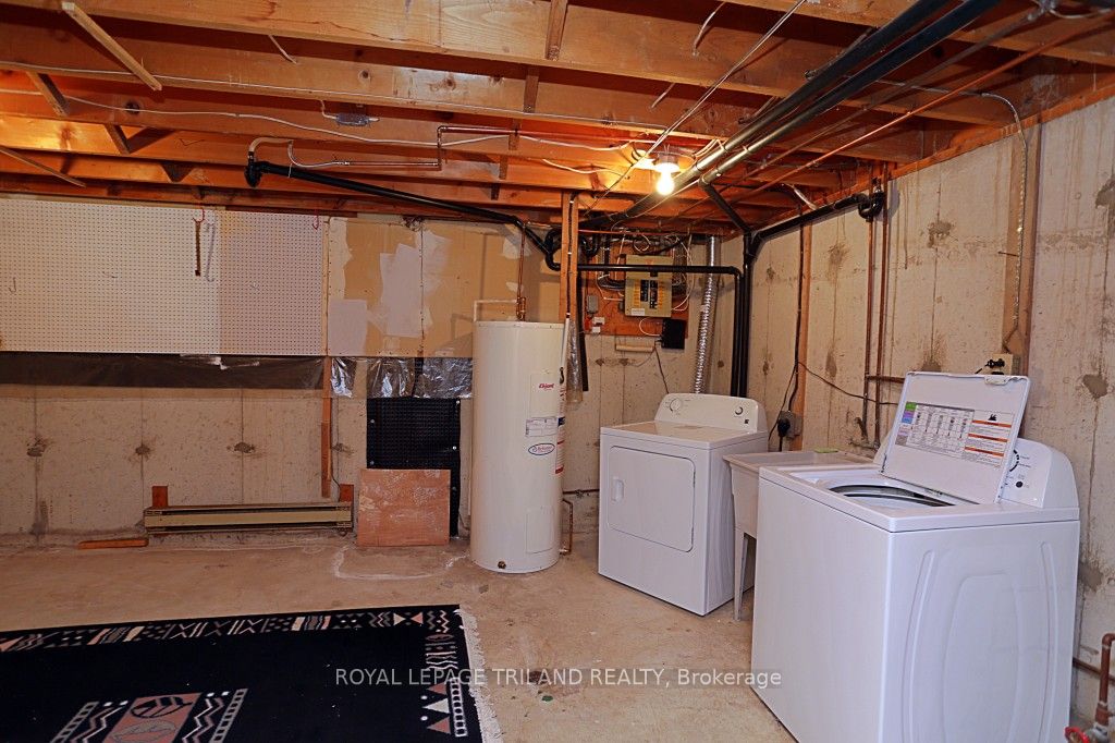 152 Monmore Rd Property Photo 23