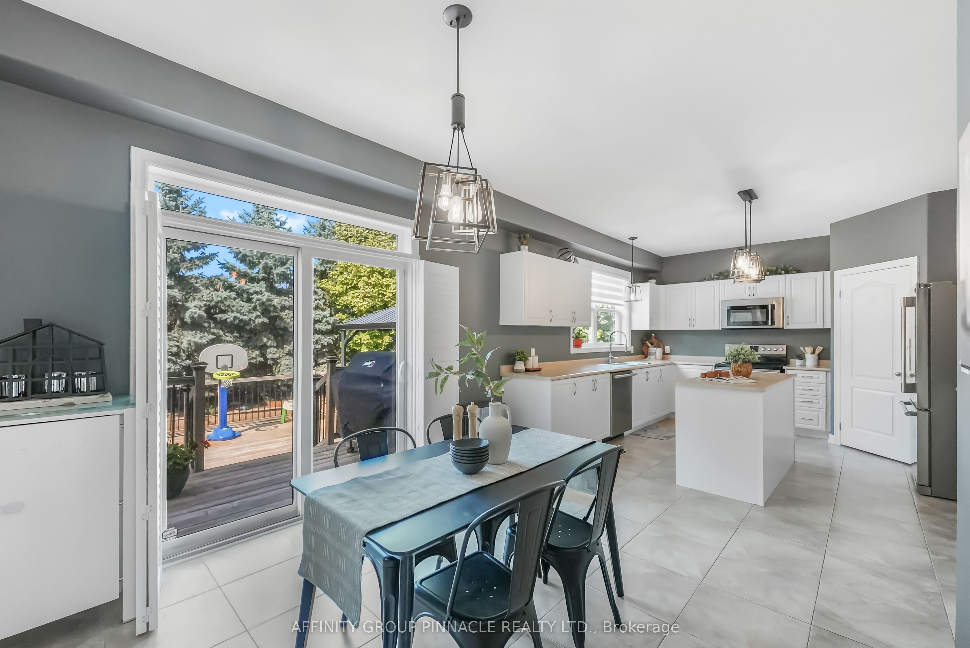 7 Brackendale Trail Property Photo 10