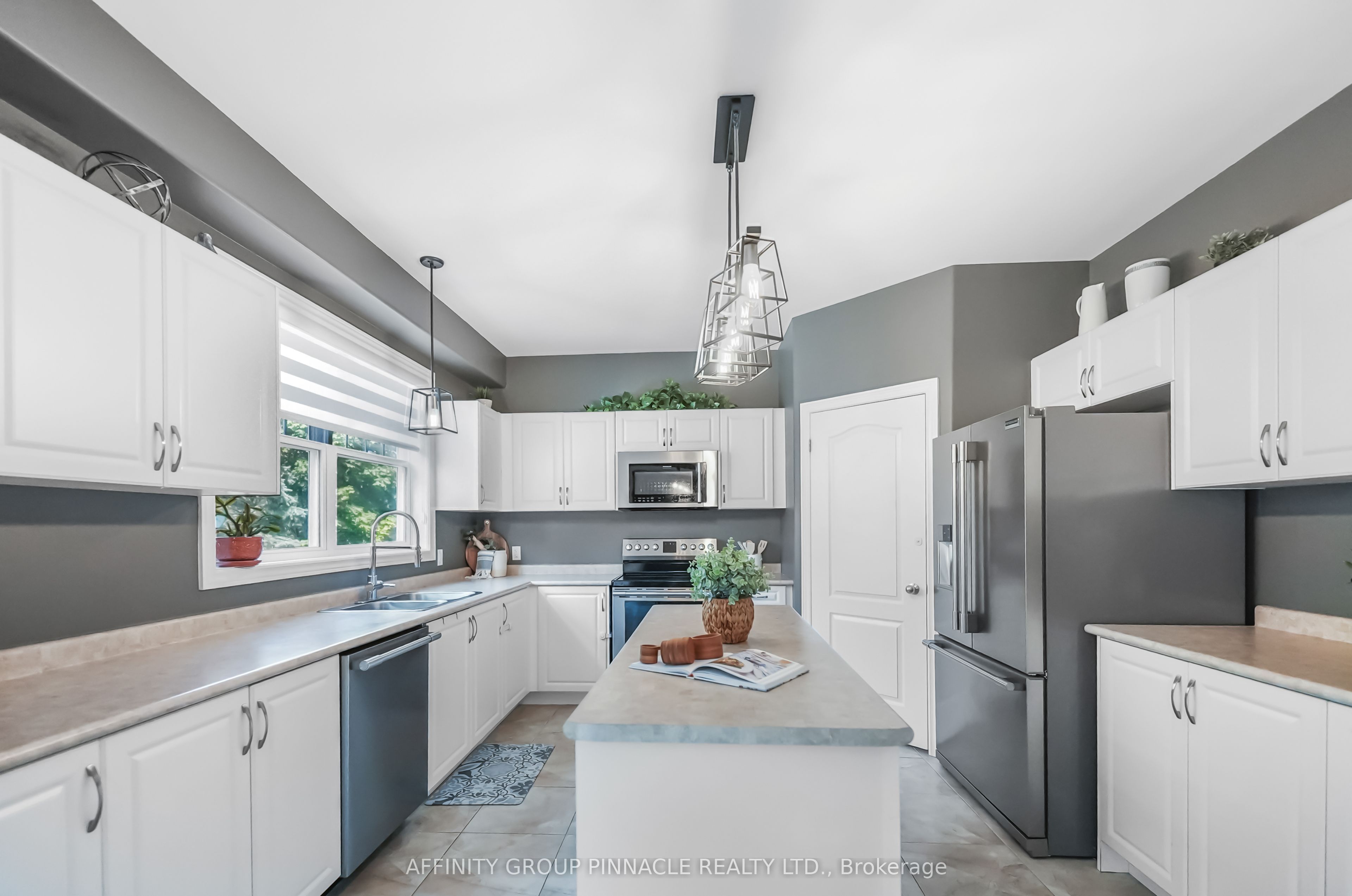 7 Brackendale Trail Property Photo 11