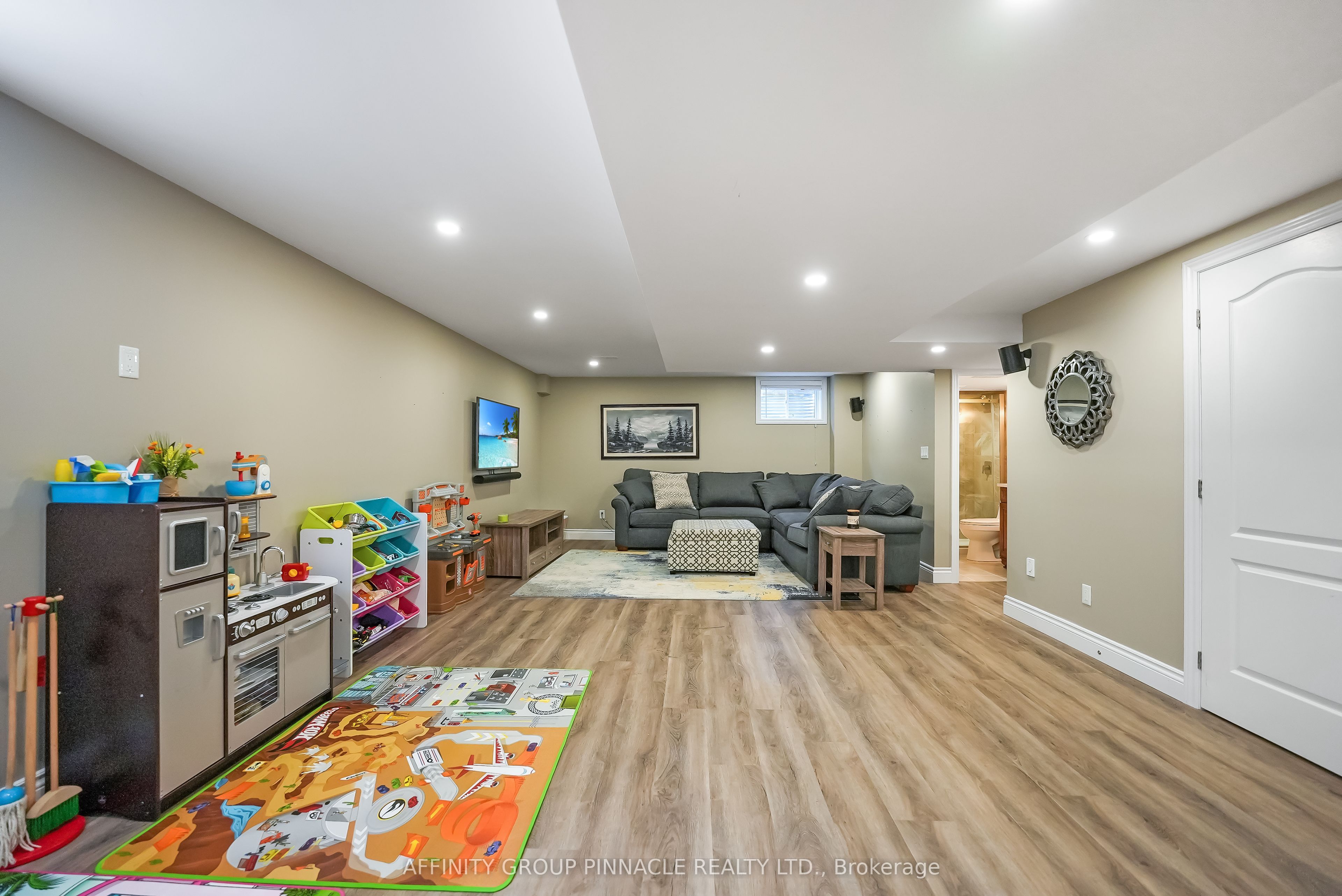 7 Brackendale Trail Property Photo 28