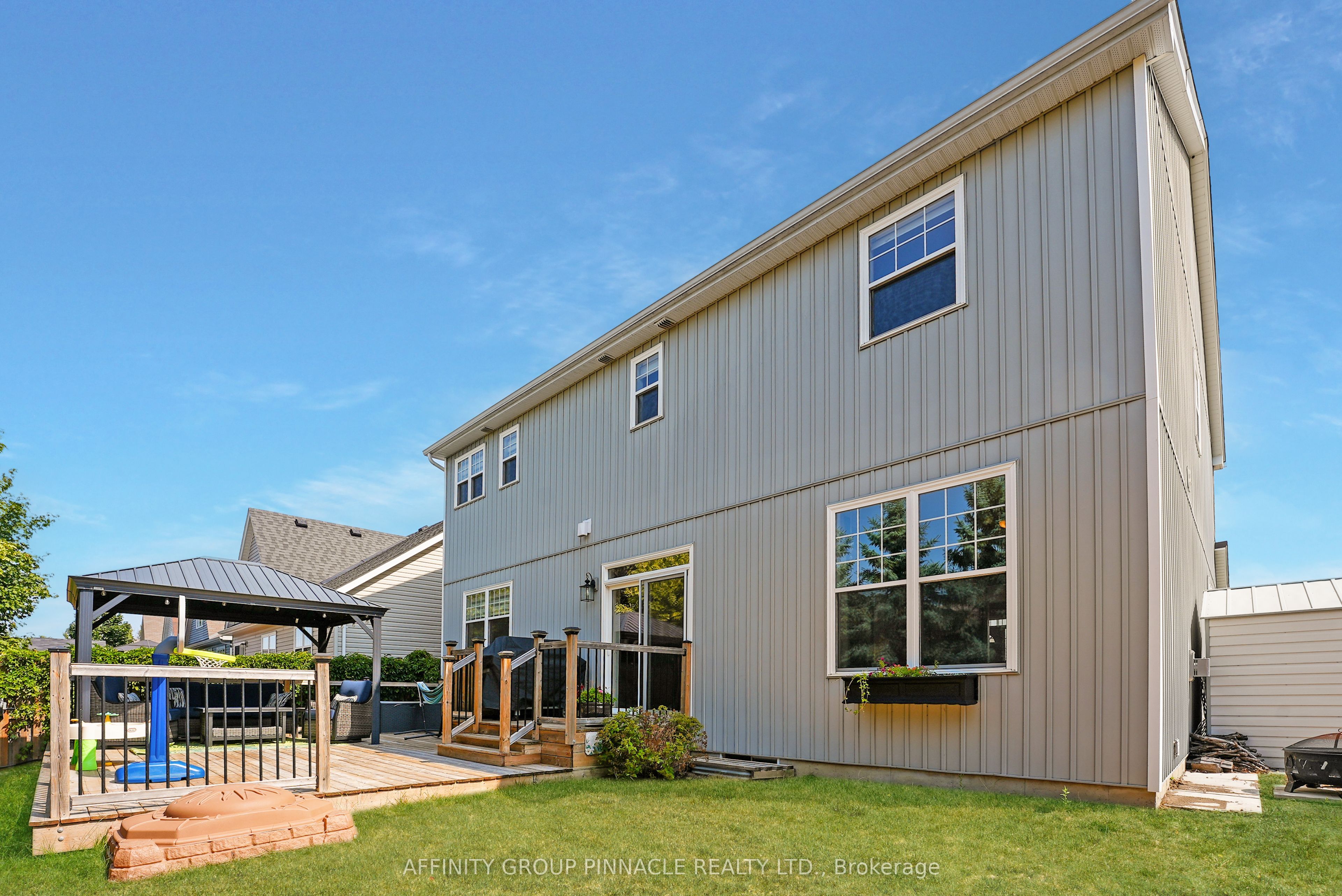 7 Brackendale Trail Property Photo 32