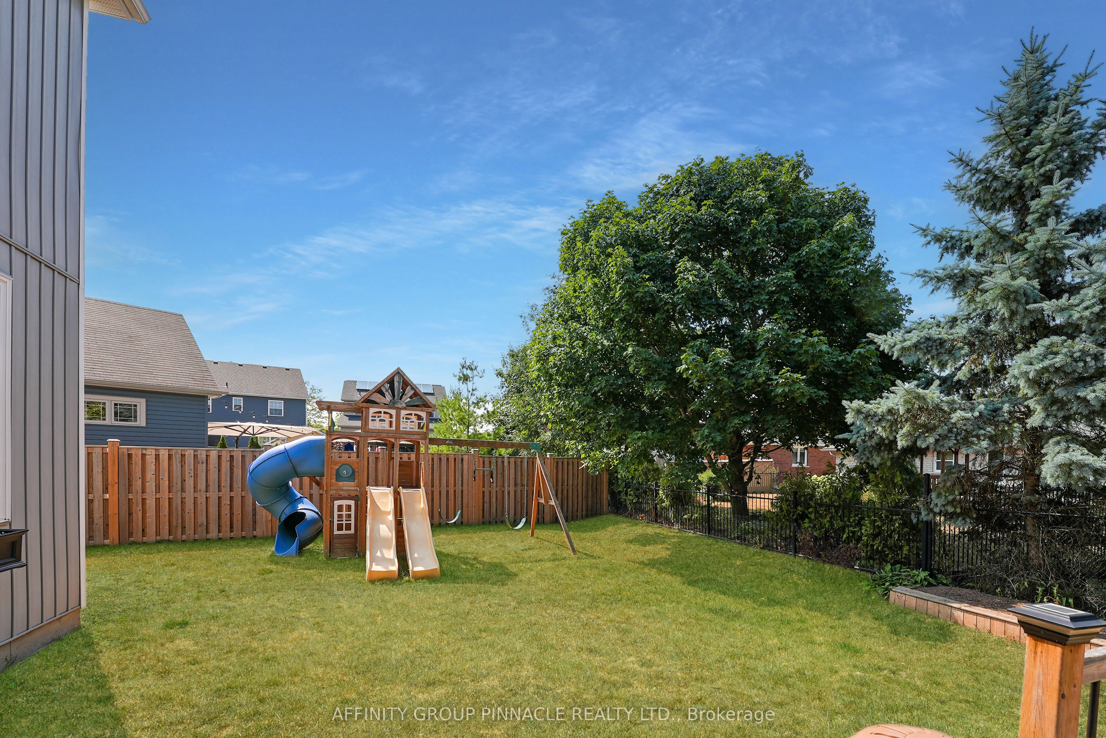 7 Brackendale Trail Property Photo 33