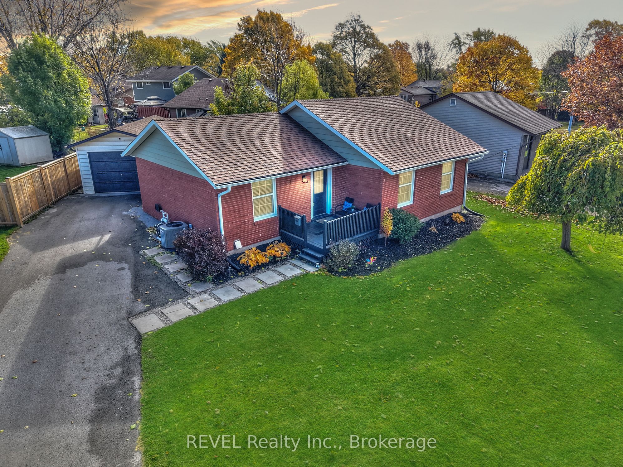 11 Newleaf Crescent Property Photo 1