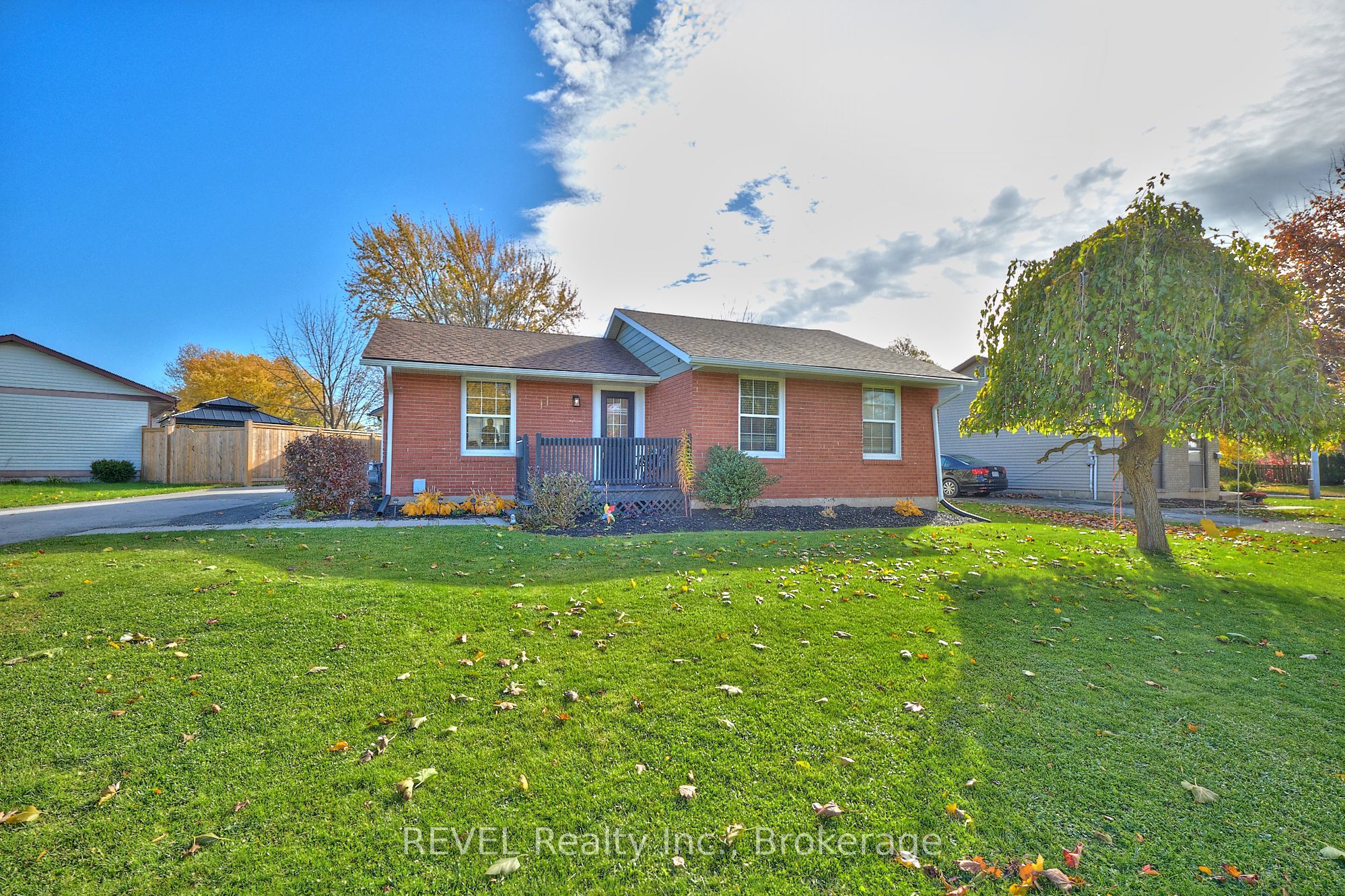 11 Newleaf Crescent Property Photo 5