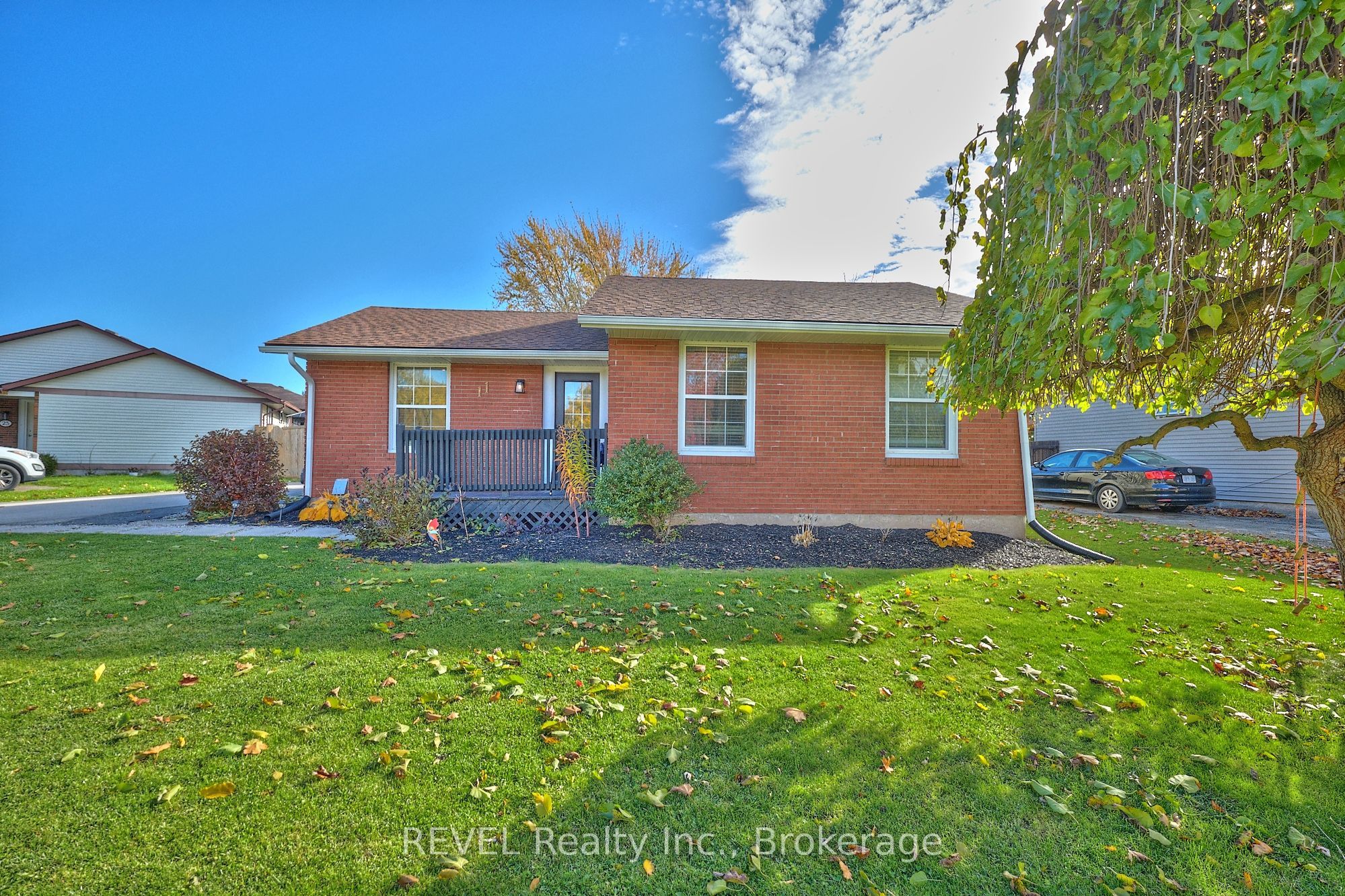 11 Newleaf Crescent Property Photo 7