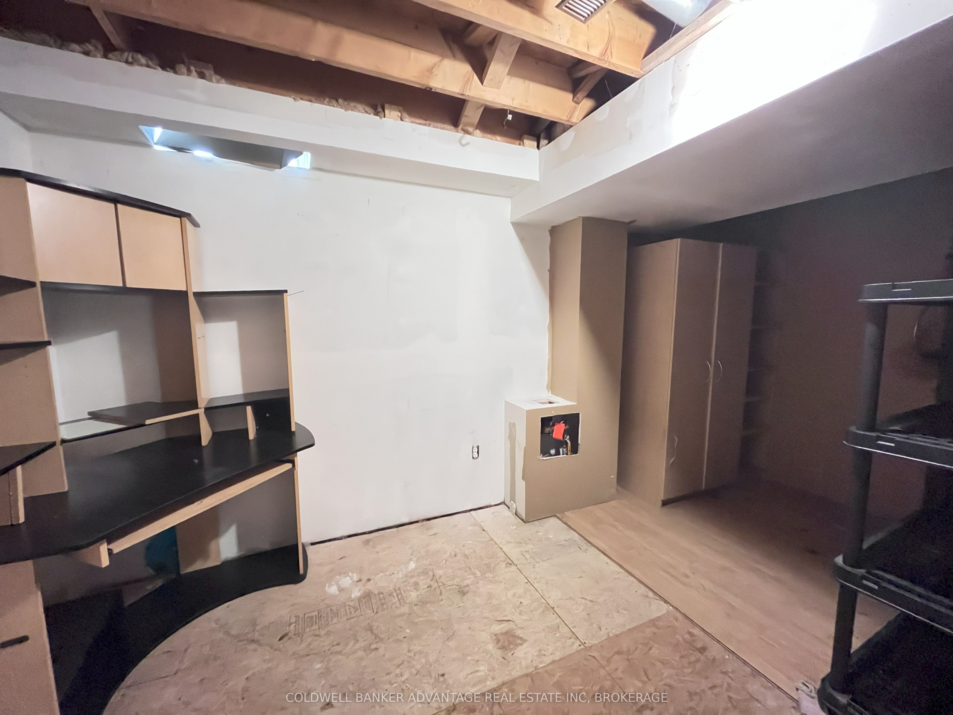 86 Commercial Street Property Photo 17