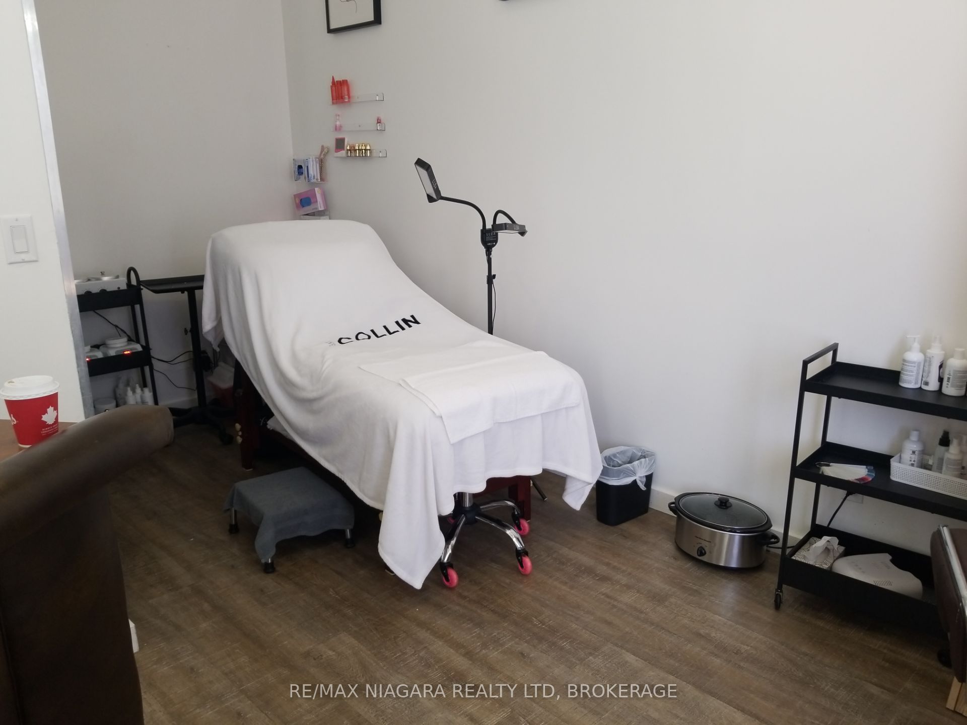 210 Jarvis St Property Photo 6