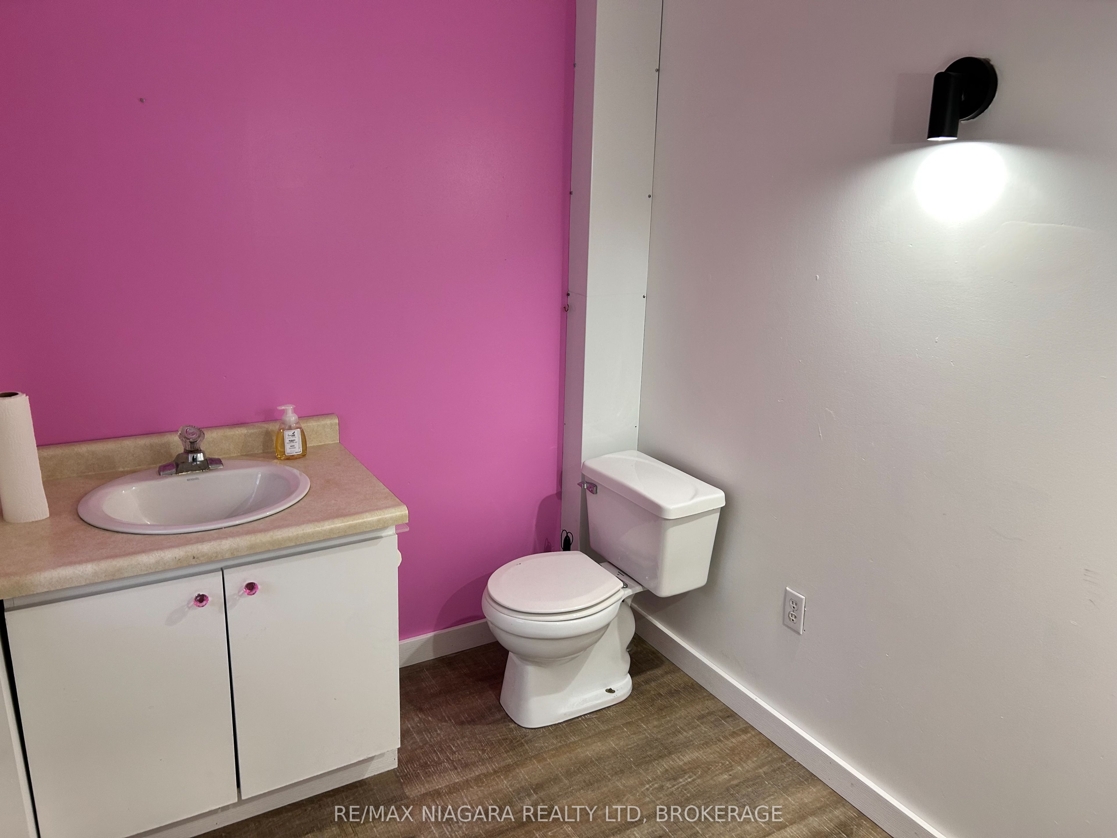 210 Jarvis St Property Photo 7