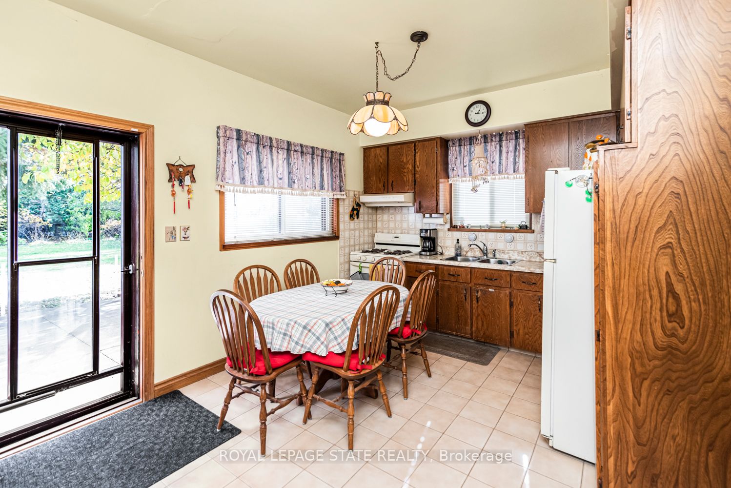 538 Hughson St N Property Photo 18