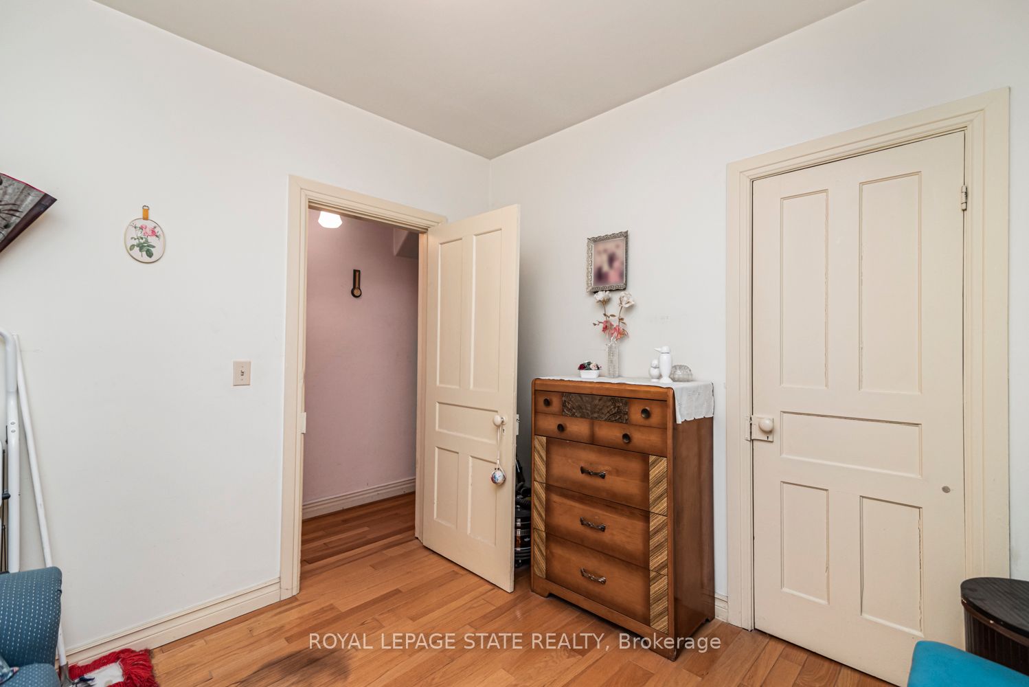 538 Hughson St N Property Photo 22