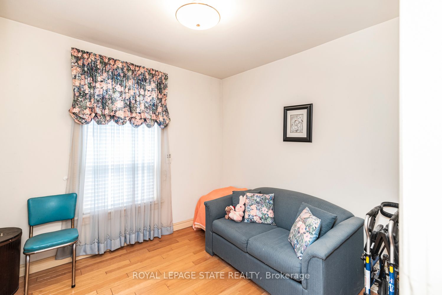 538 Hughson St N Property Photo 23