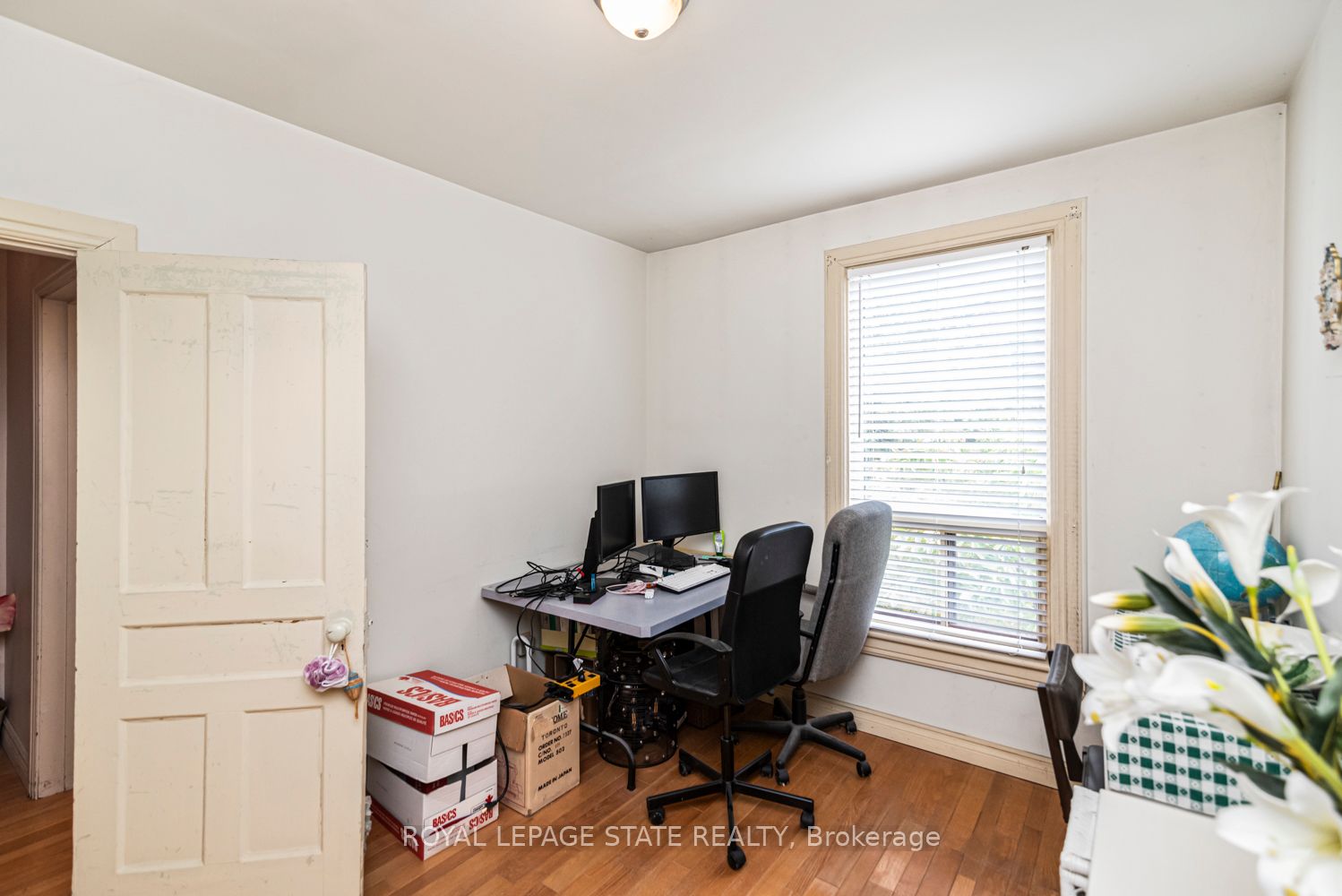 538 Hughson St N Property Photo 24