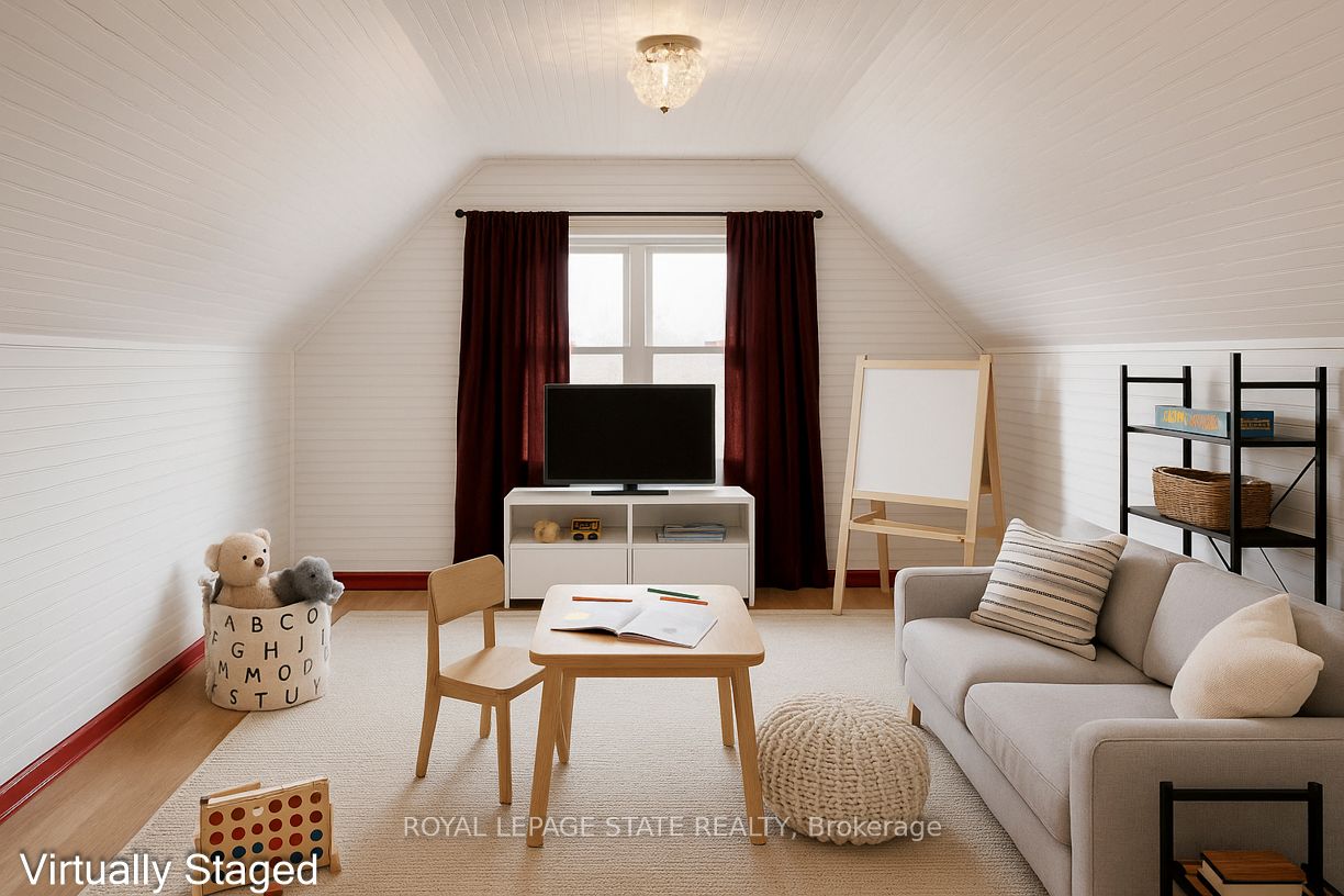 538 Hughson St N Property Photo 30