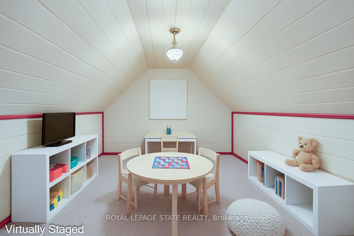 538 Hughson St N Property Photo 31