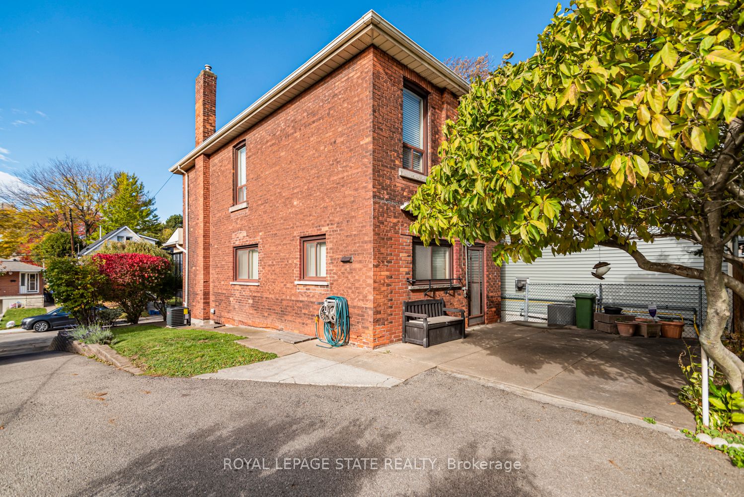 538 Hughson St N Property Photo 38