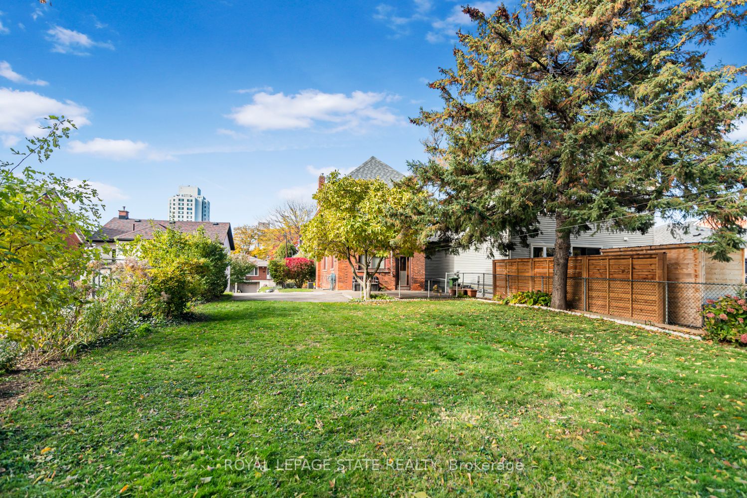 538 Hughson St N Property Photo 39