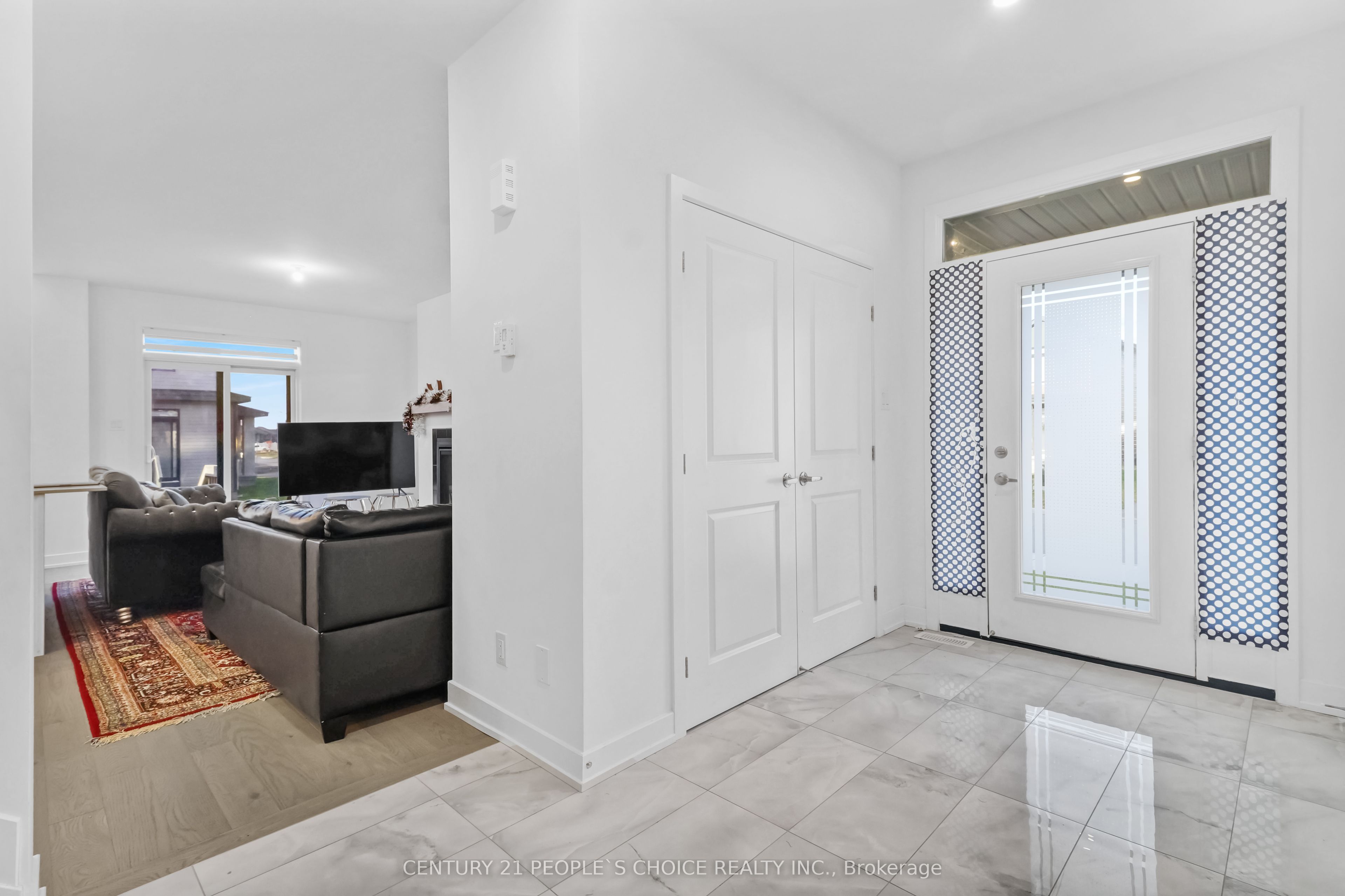 300 Makobe Ln Property Photo 7