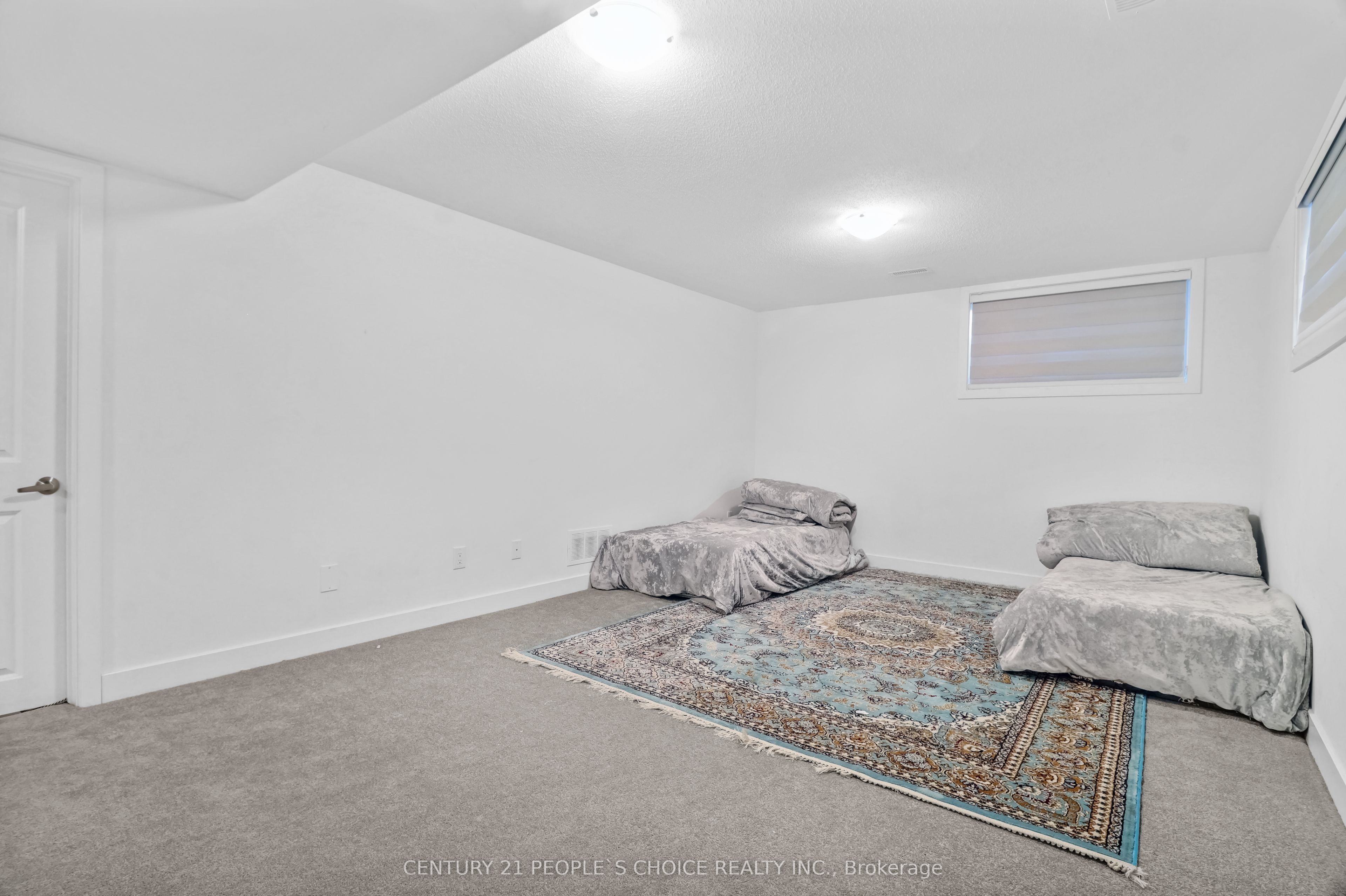 300 Makobe Ln Property Photo 32