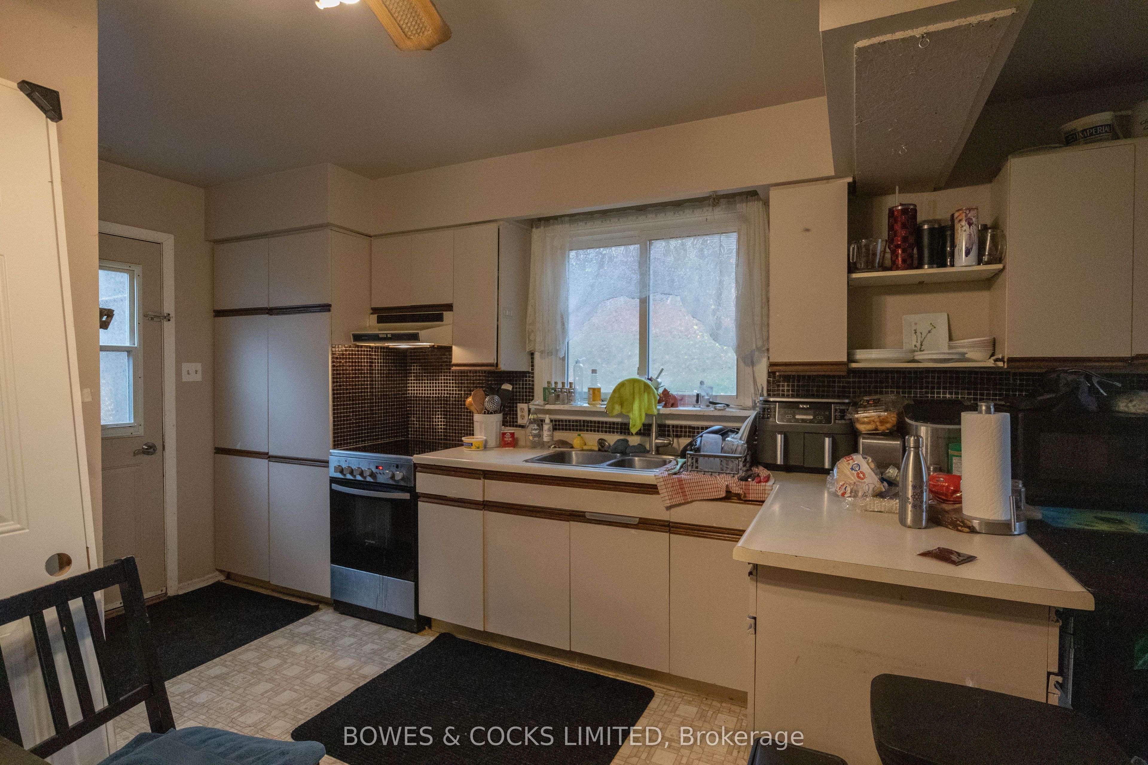 35 Cleak Ave Property Photo 9