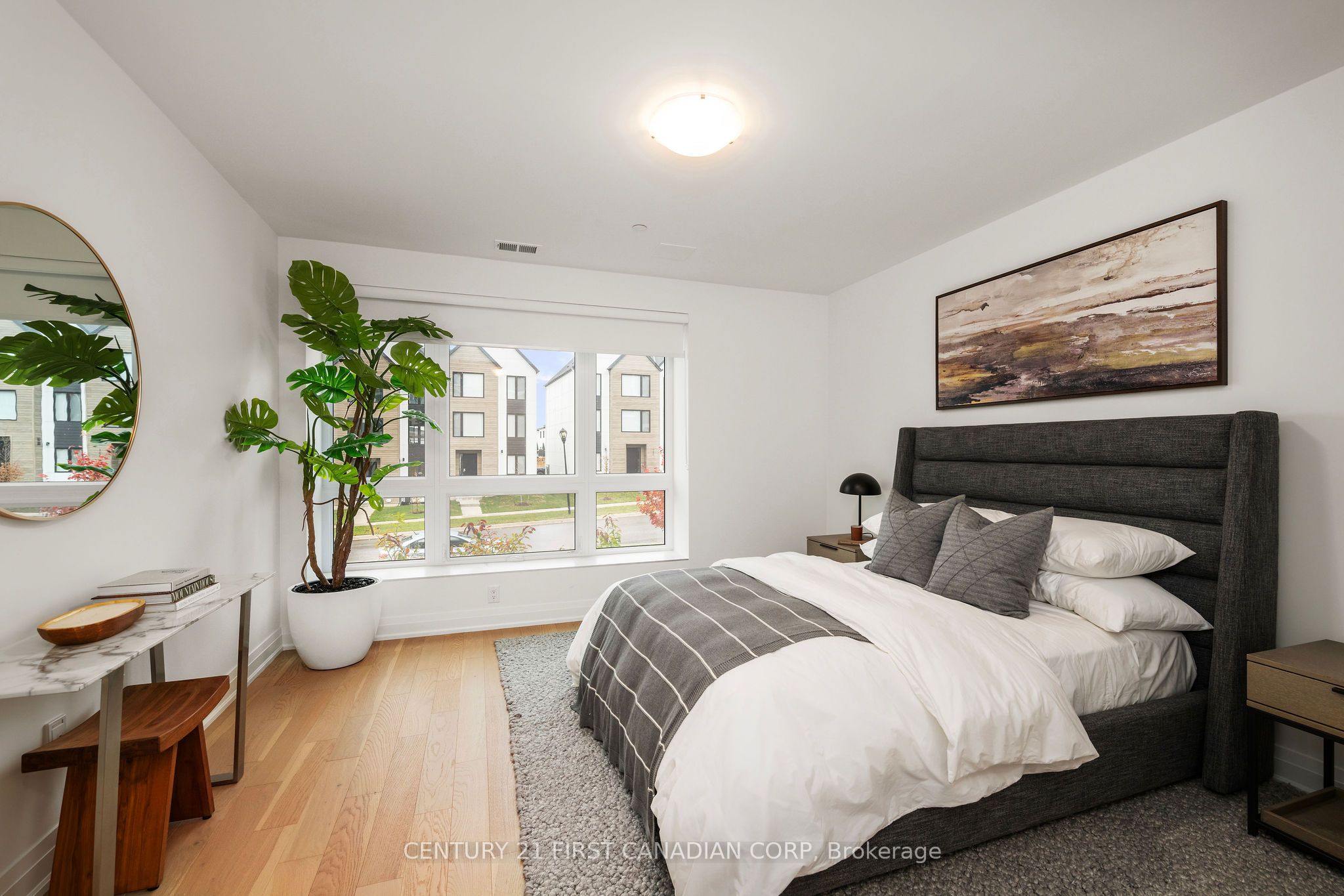 1975 Fountain Grass Dr Property Photo 3