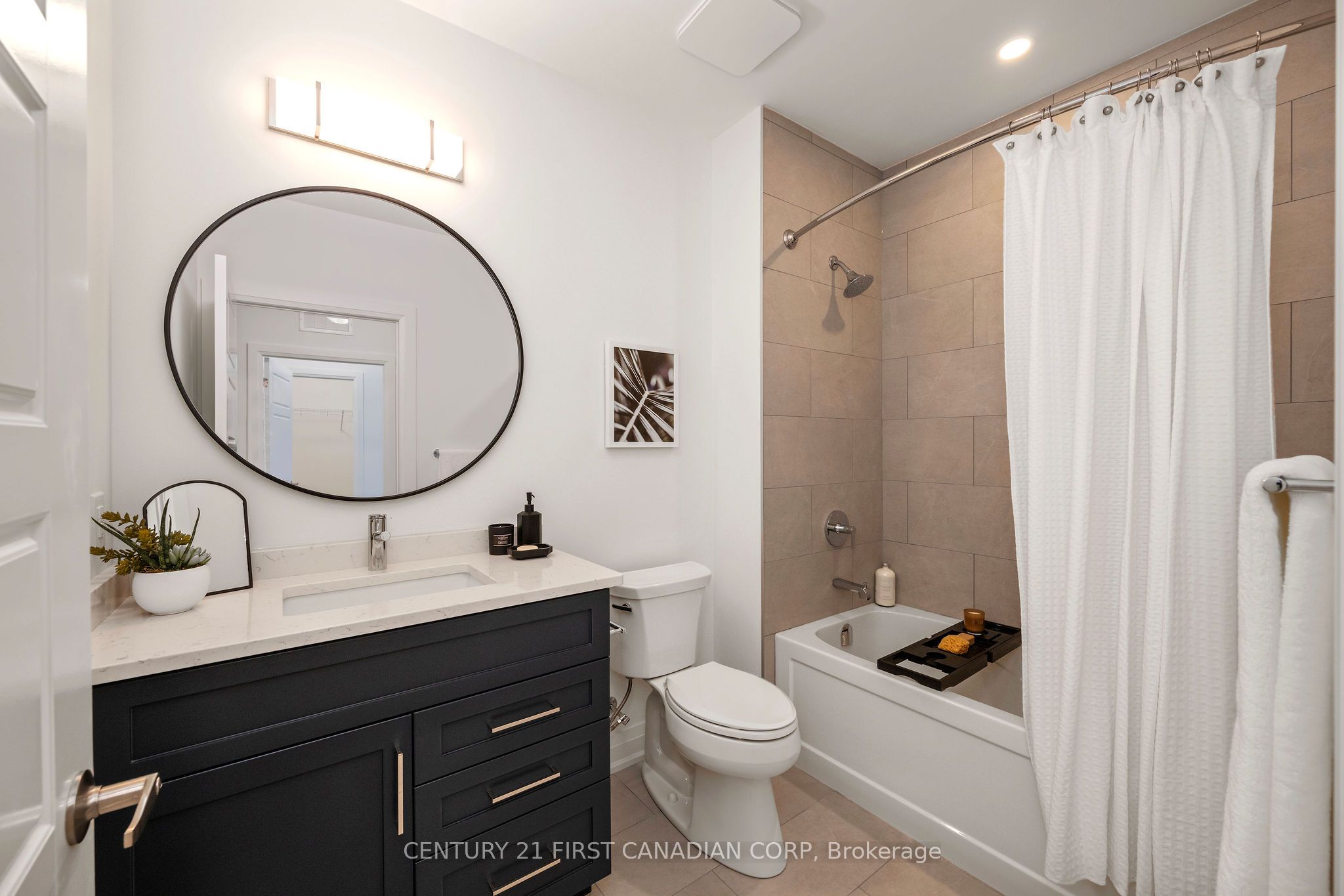 1975 Fountain Grass Dr Property Photo 8