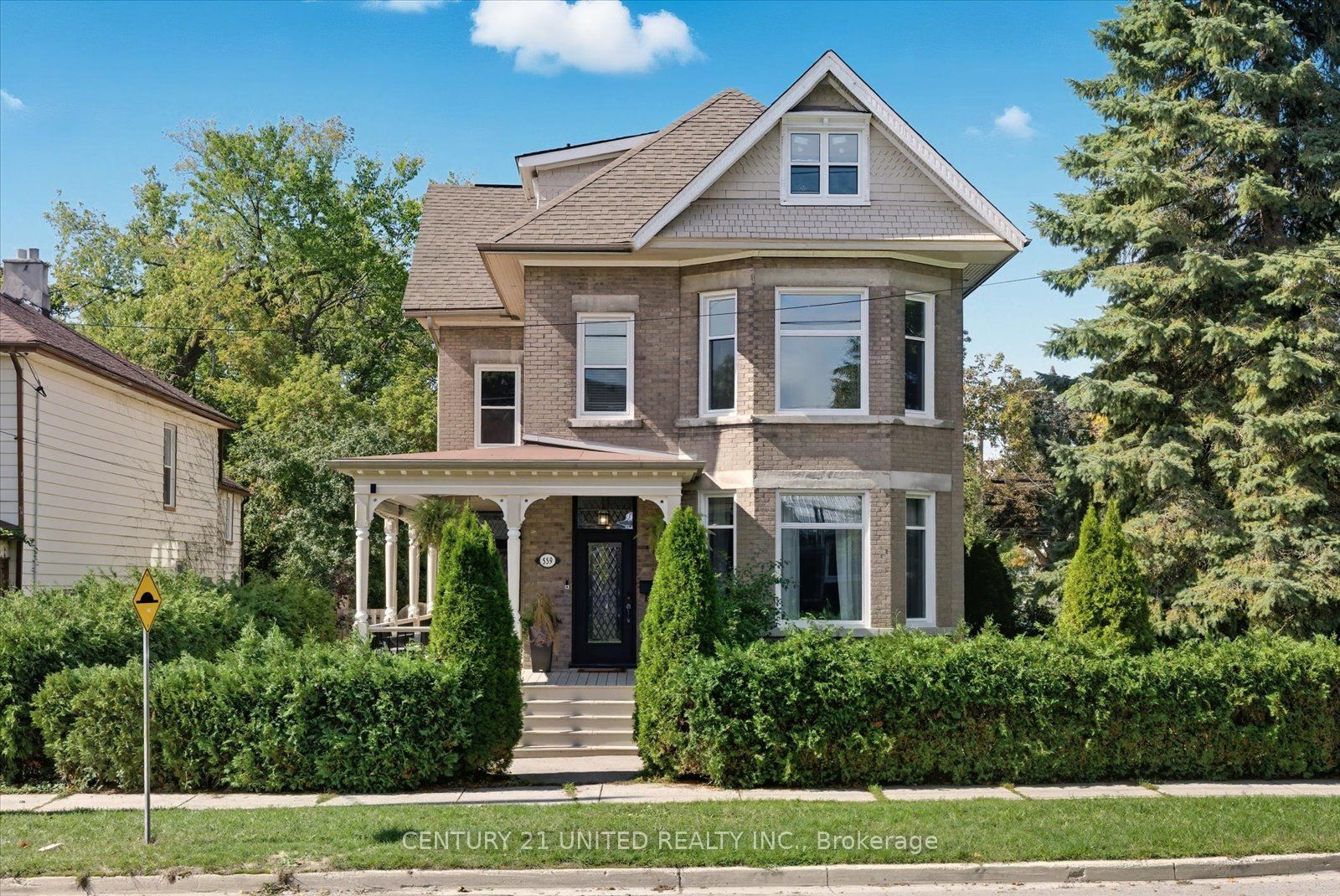 559 Downie St Property Photo 2