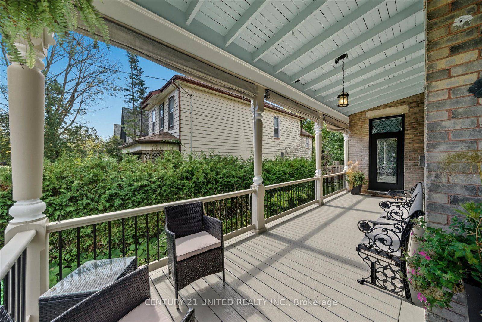 559 Downie St Property Photo 3