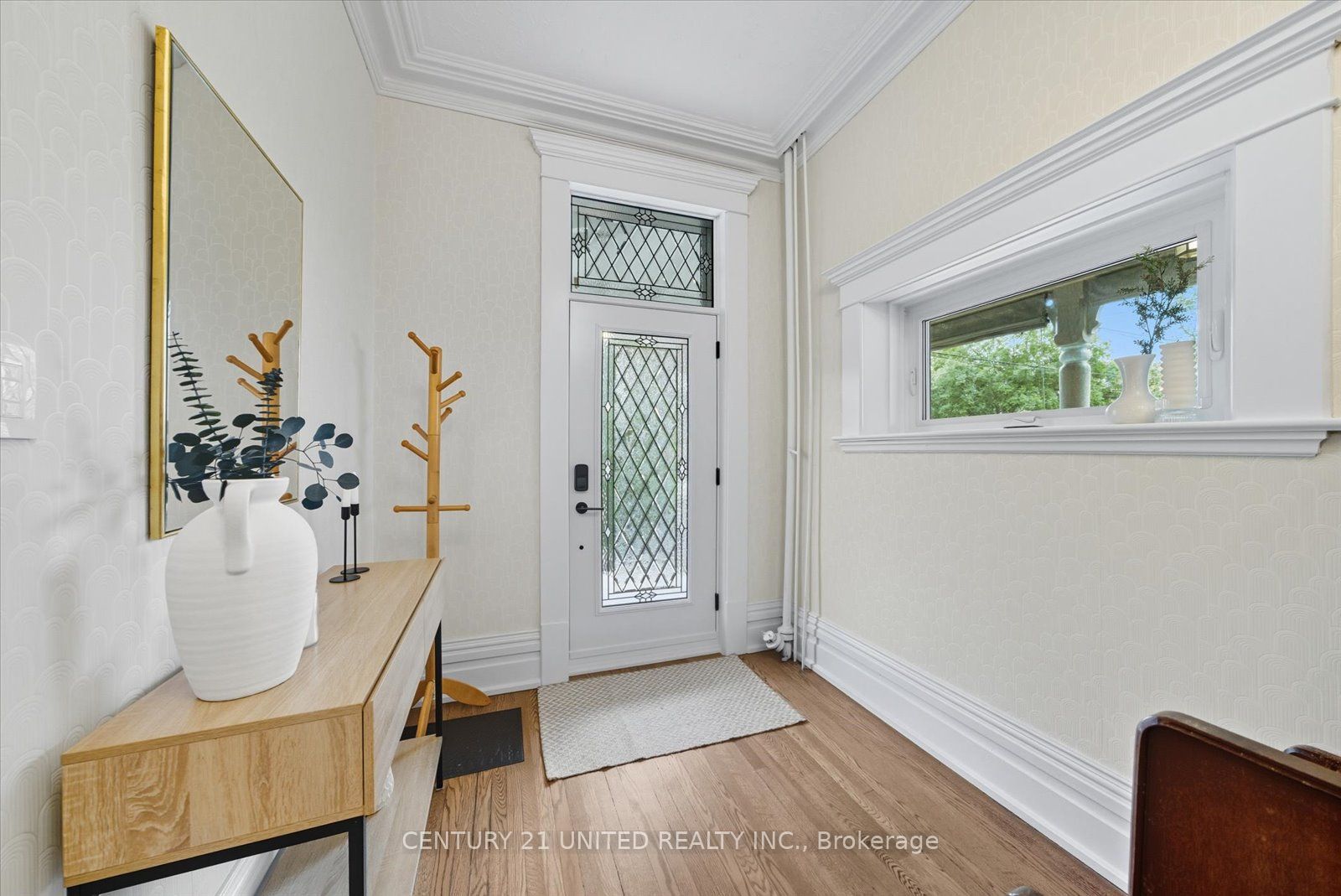 559 Downie St Property Photo 4