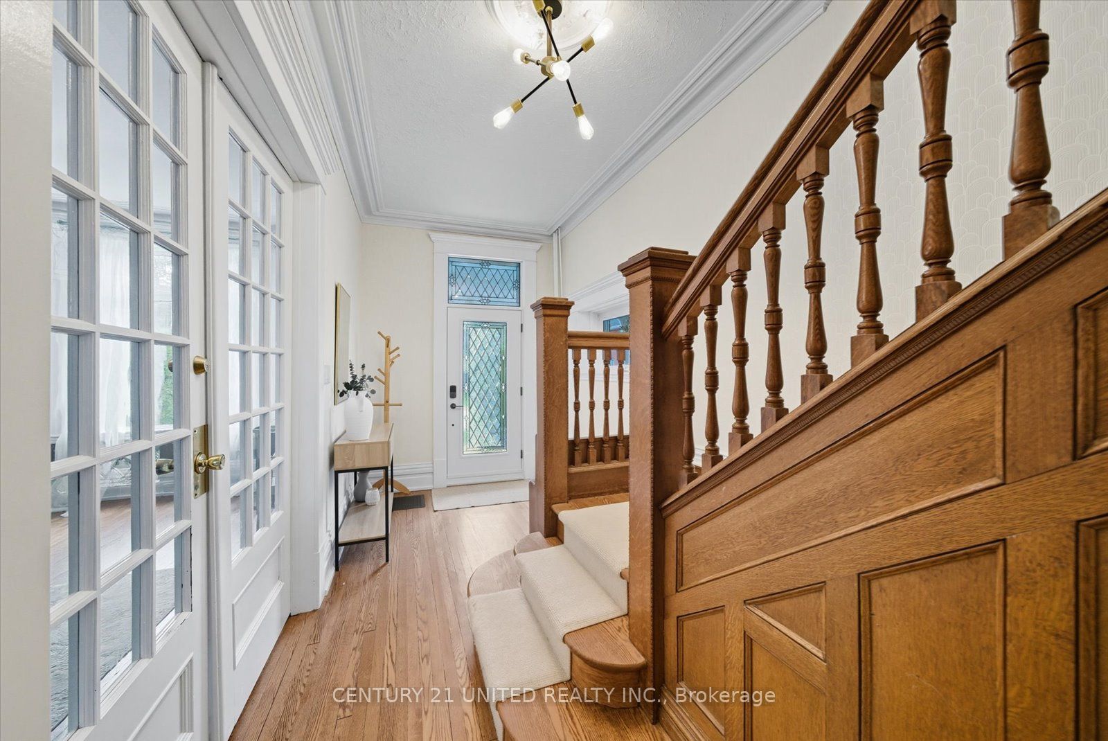 559 Downie St Property Photo 5