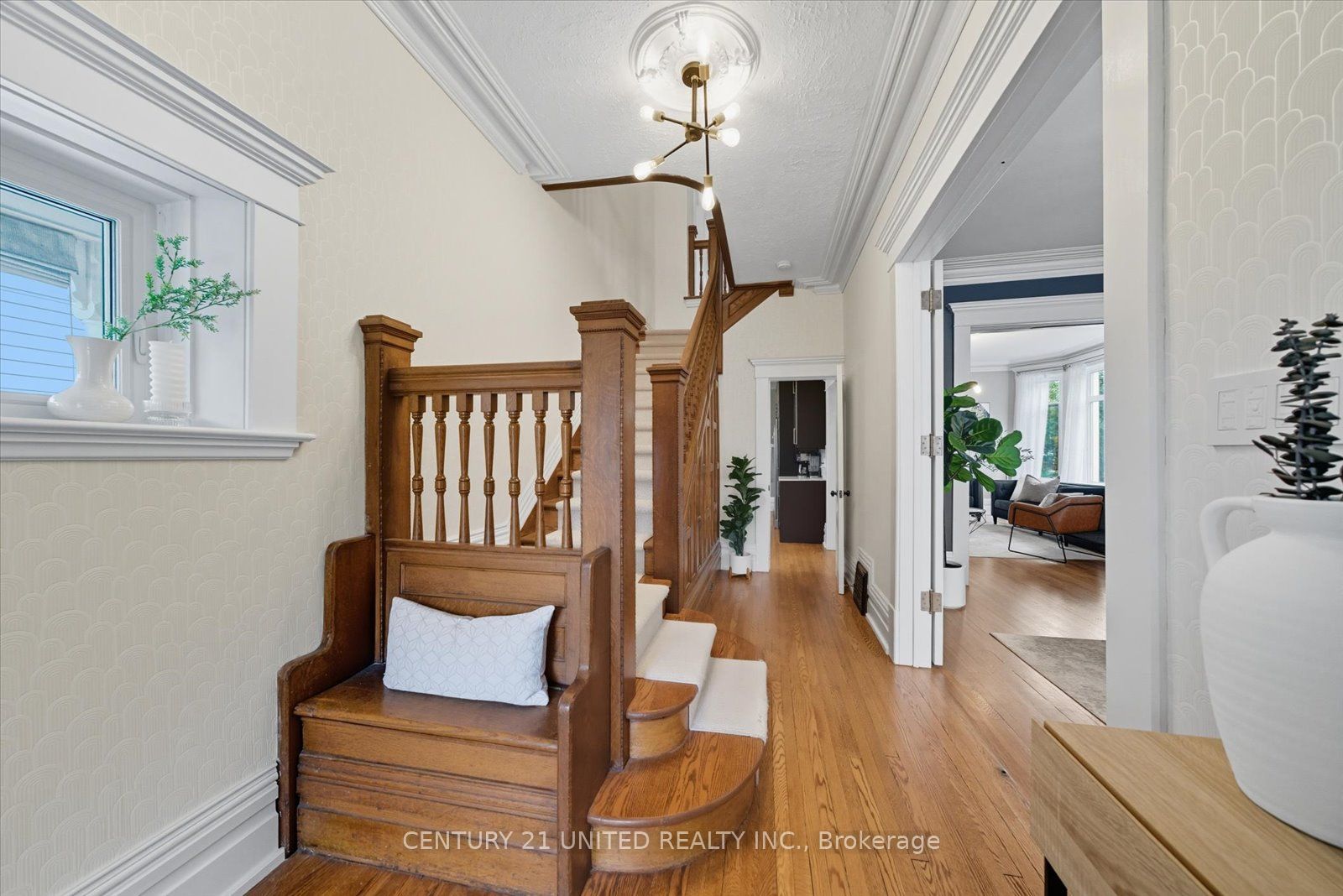 559 Downie St Property Photo 6