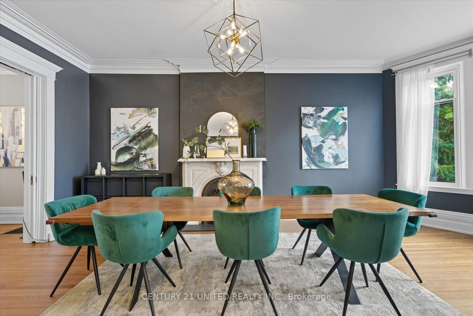 559 Downie St Property Photo 7