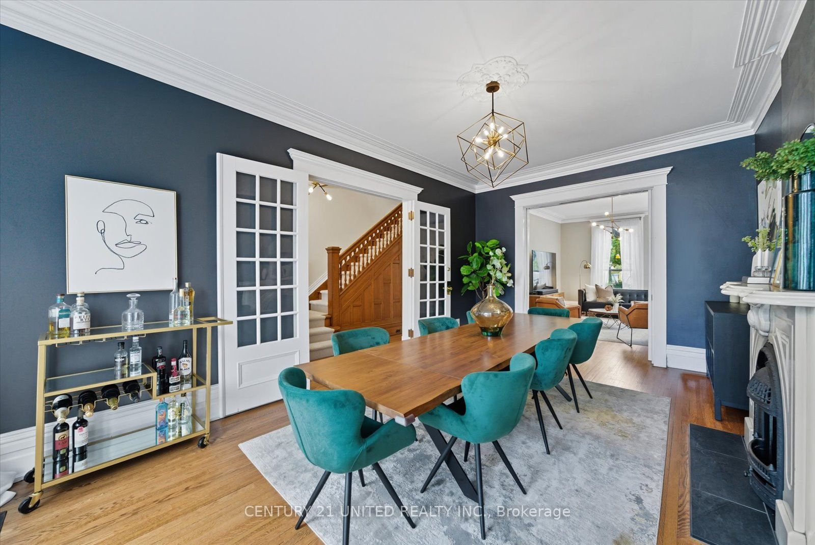 559 Downie St Property Photo 9