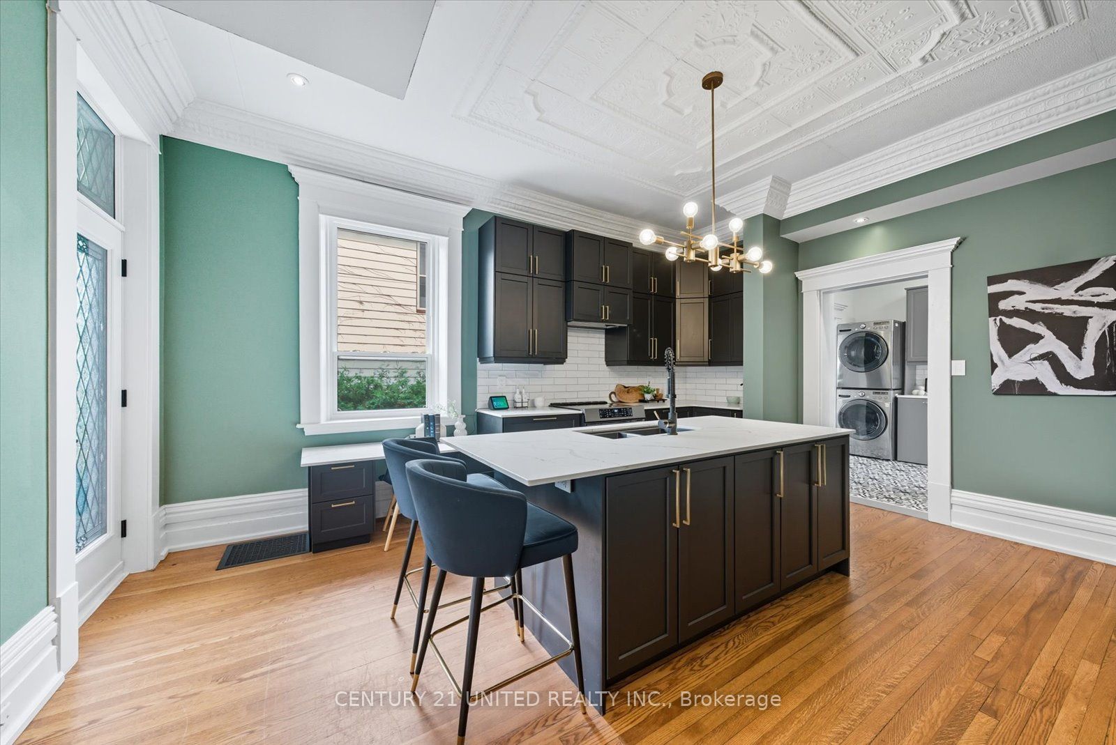 559 Downie St Property Photo 13