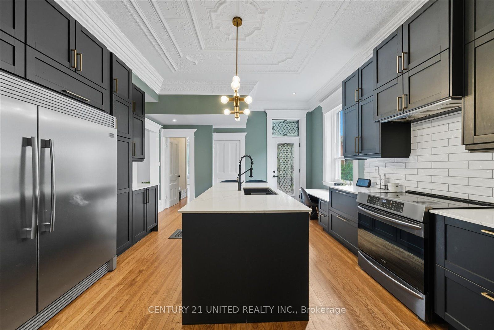 559 Downie St Property Photo 14