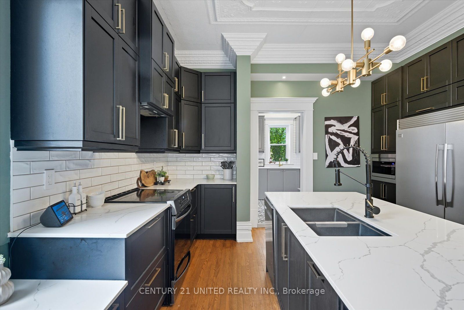 559 Downie St Property Photo 16