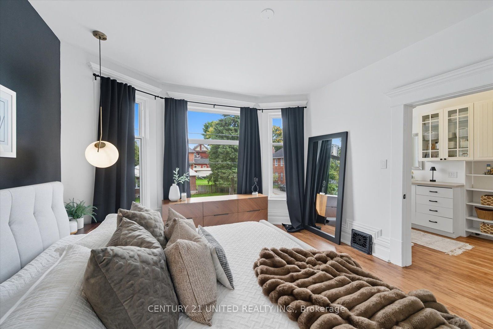 559 Downie St Property Photo 23