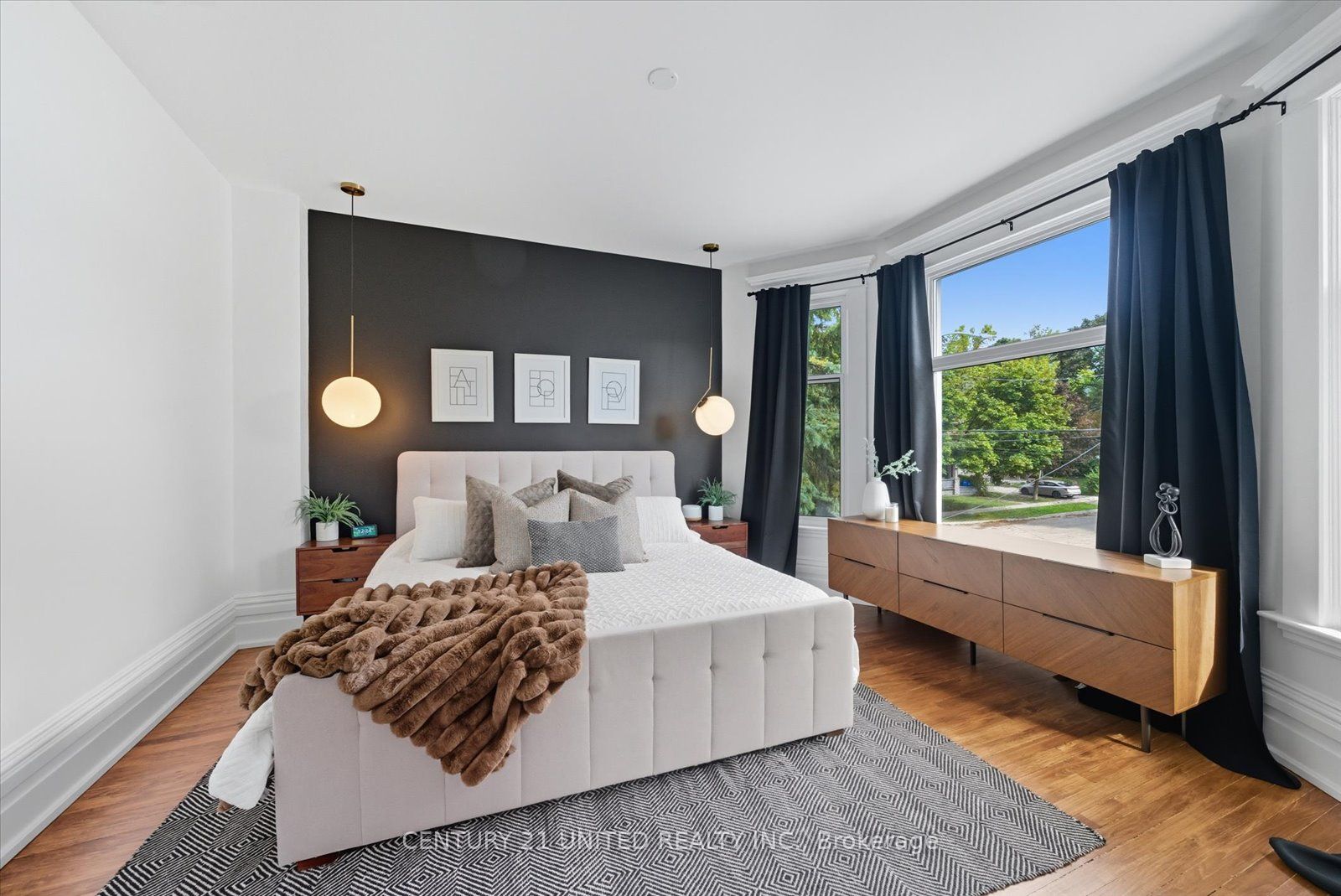 559 Downie St Property Photo 24