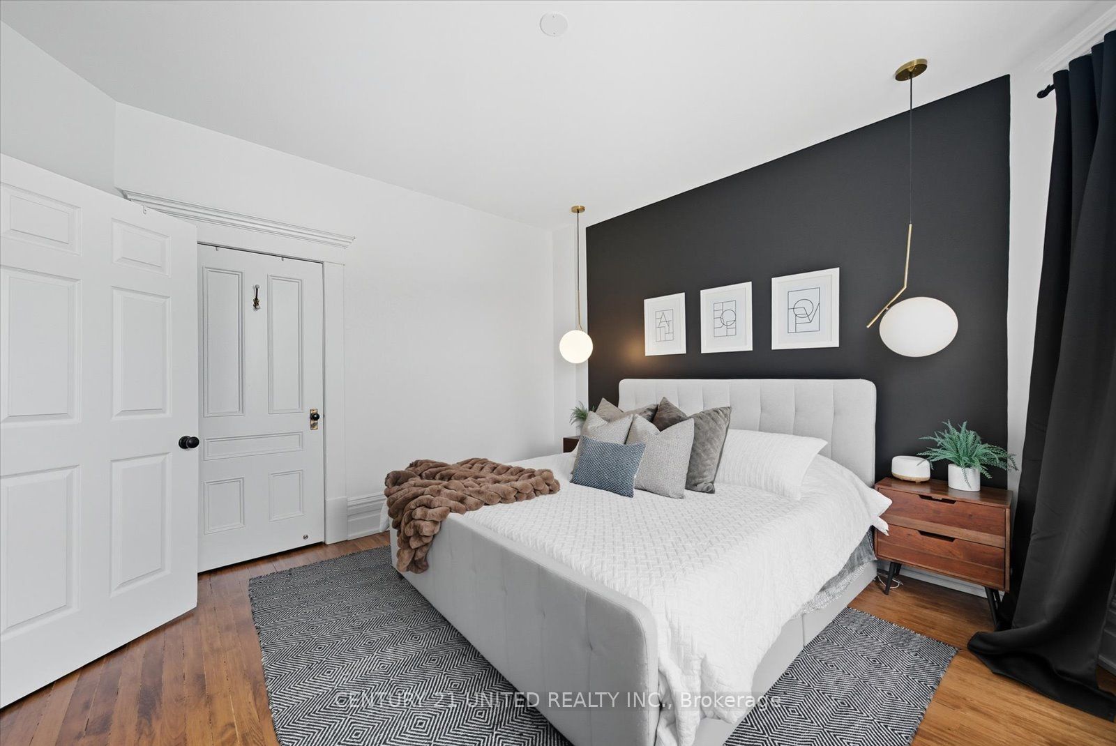 559 Downie St Property Photo 25