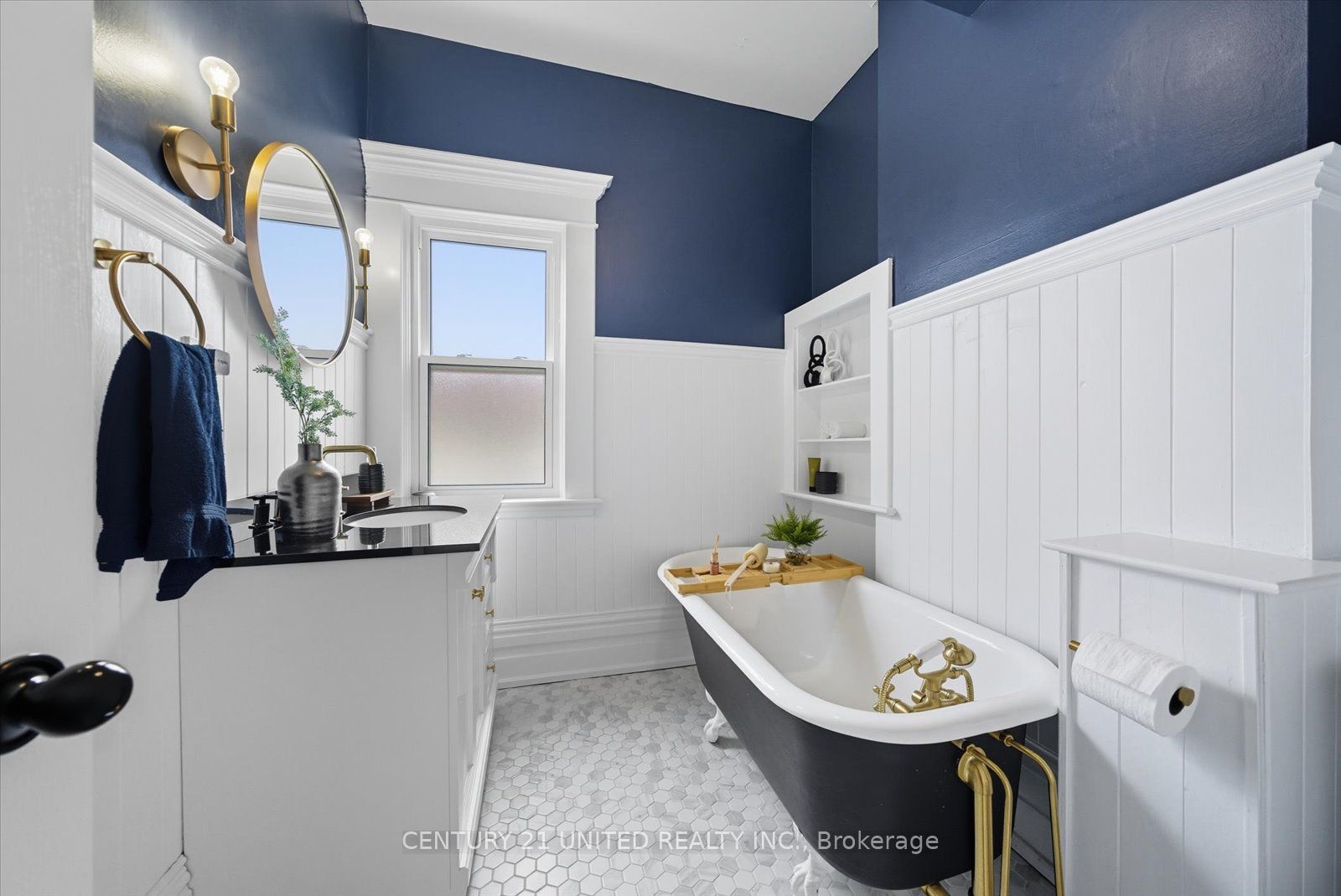 559 Downie St Property Photo 26