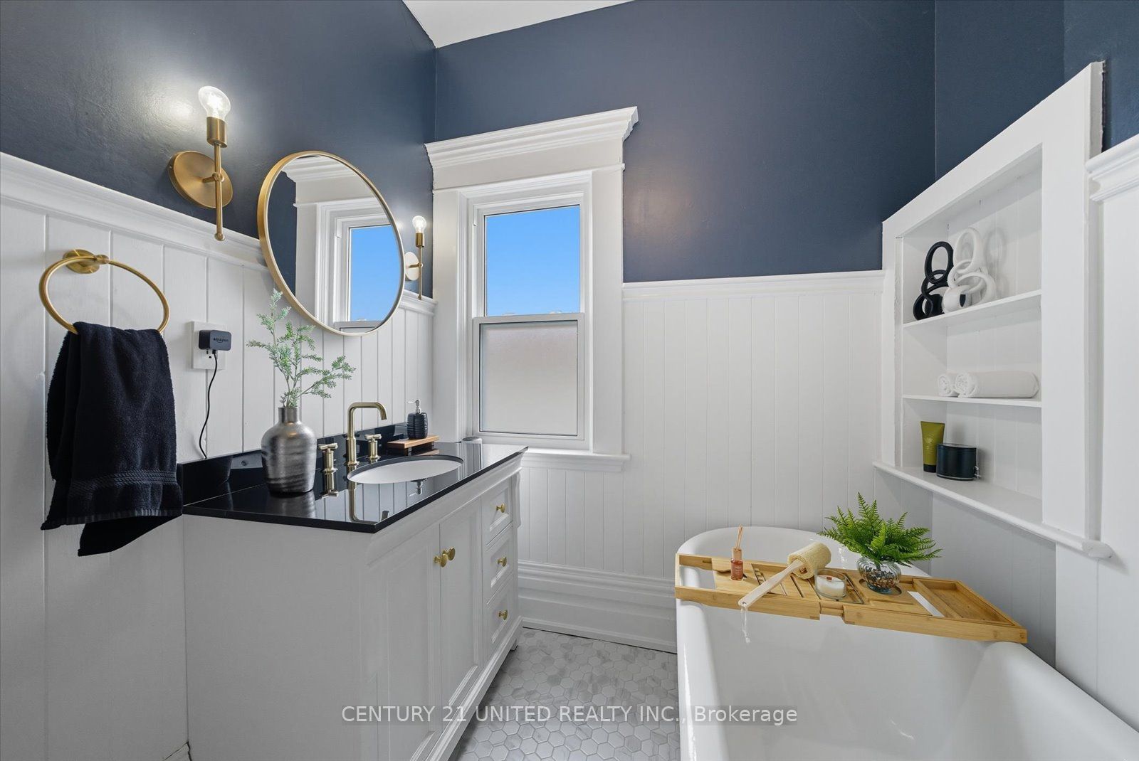 559 Downie St Property Photo 27