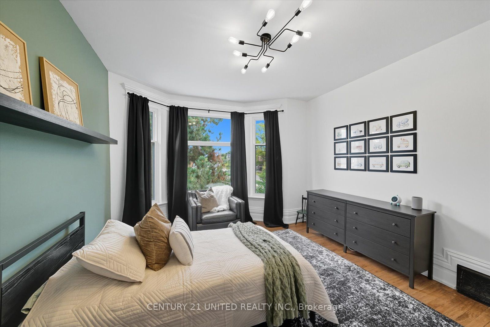 559 Downie St Property Photo 29